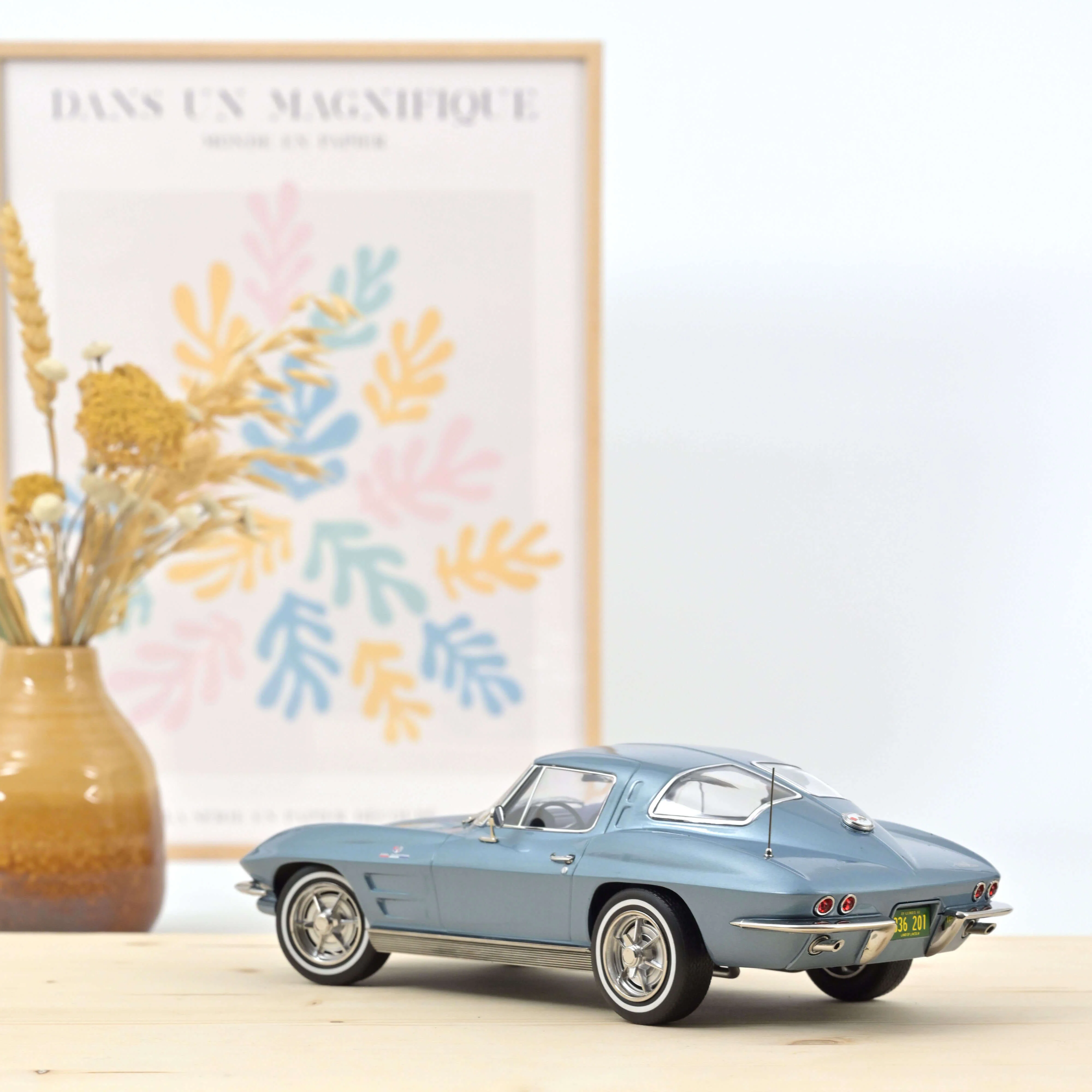 Chevrolet Corvette Sting Ray 1963 bleu clair métallisé 1/18 - Image 2