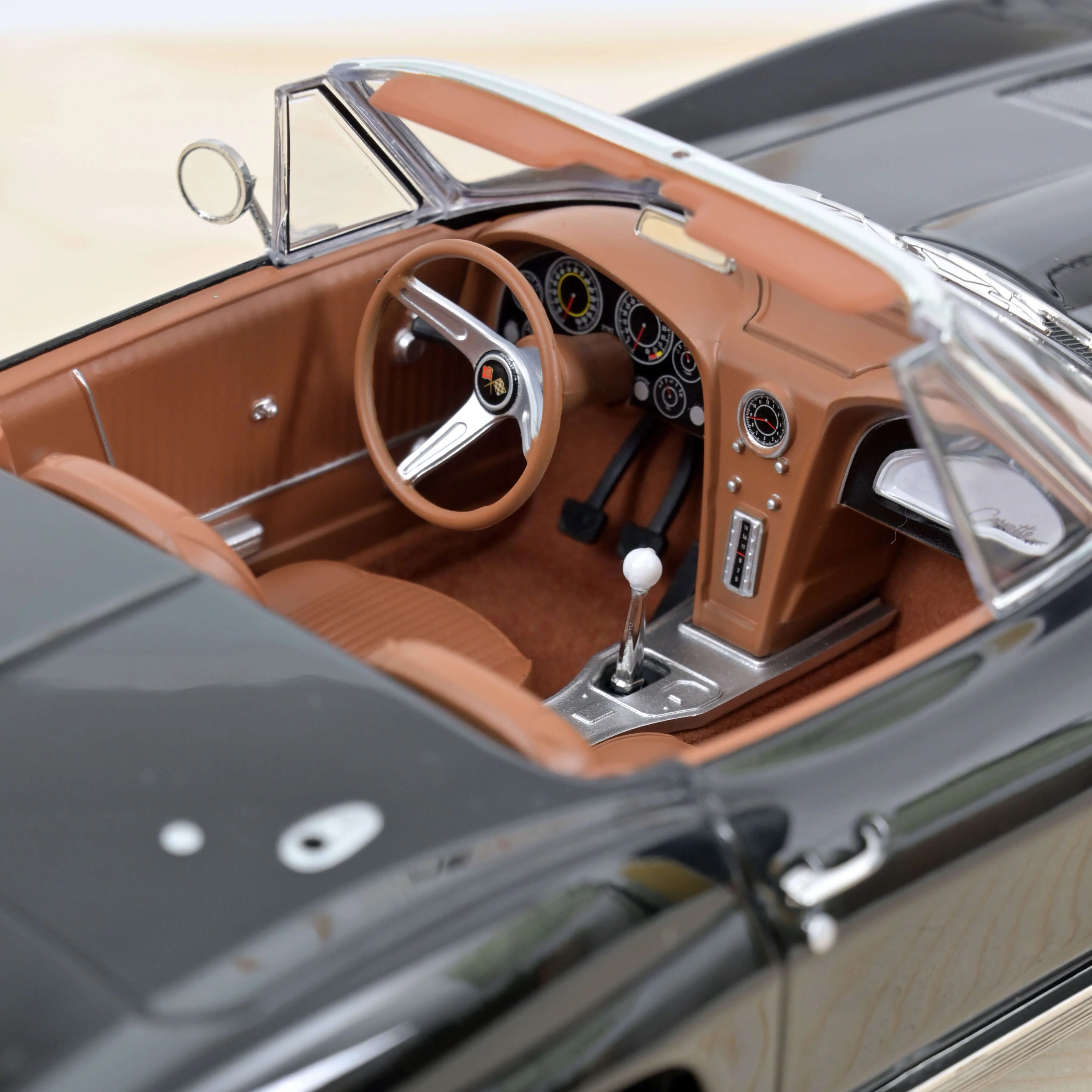 Chevrolet Corvette Sting Ray Cabriolet 1963 Noir 1/18 - Image 3