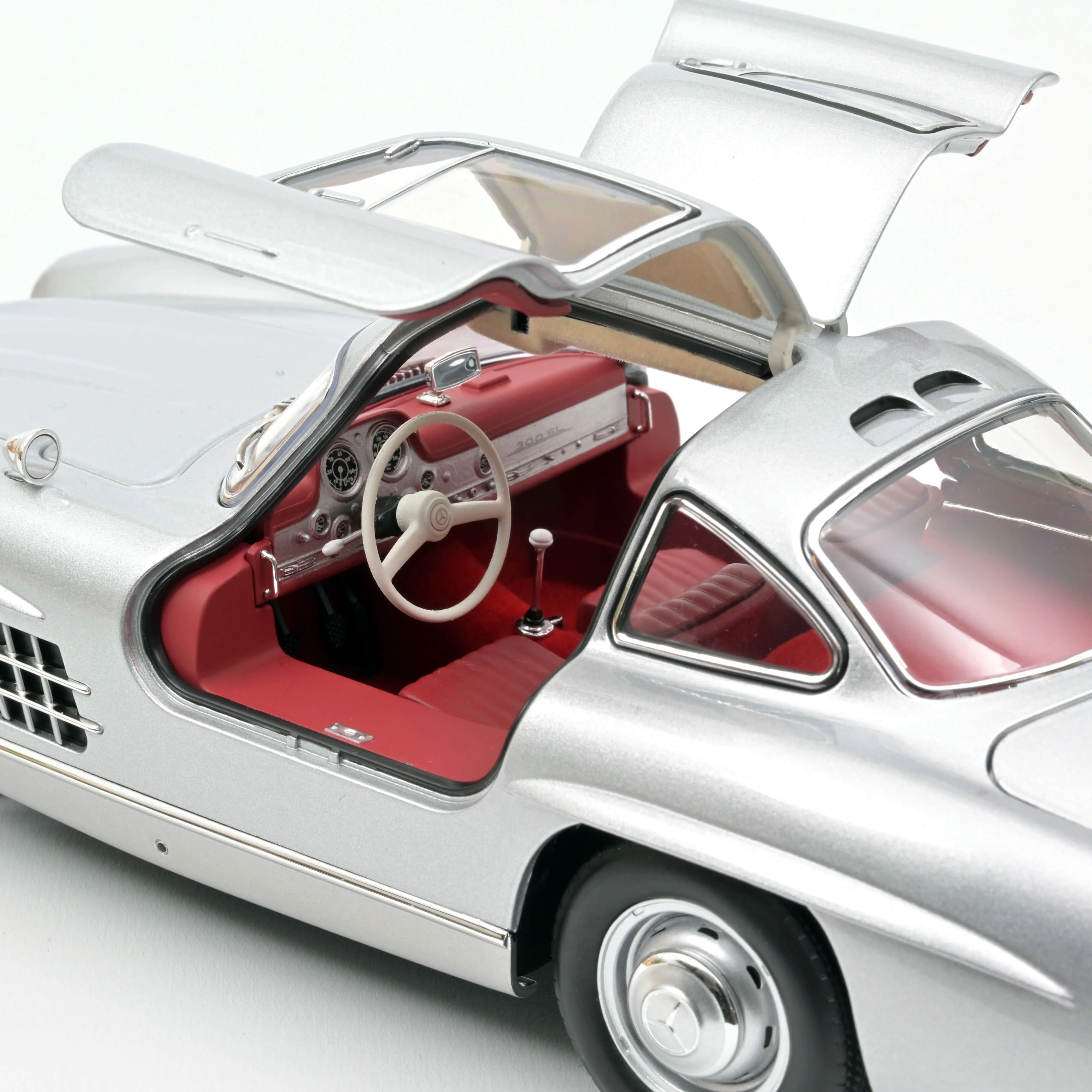 Mercedes-Benz 300 SL 1954 Argent 1/18 - Image 4