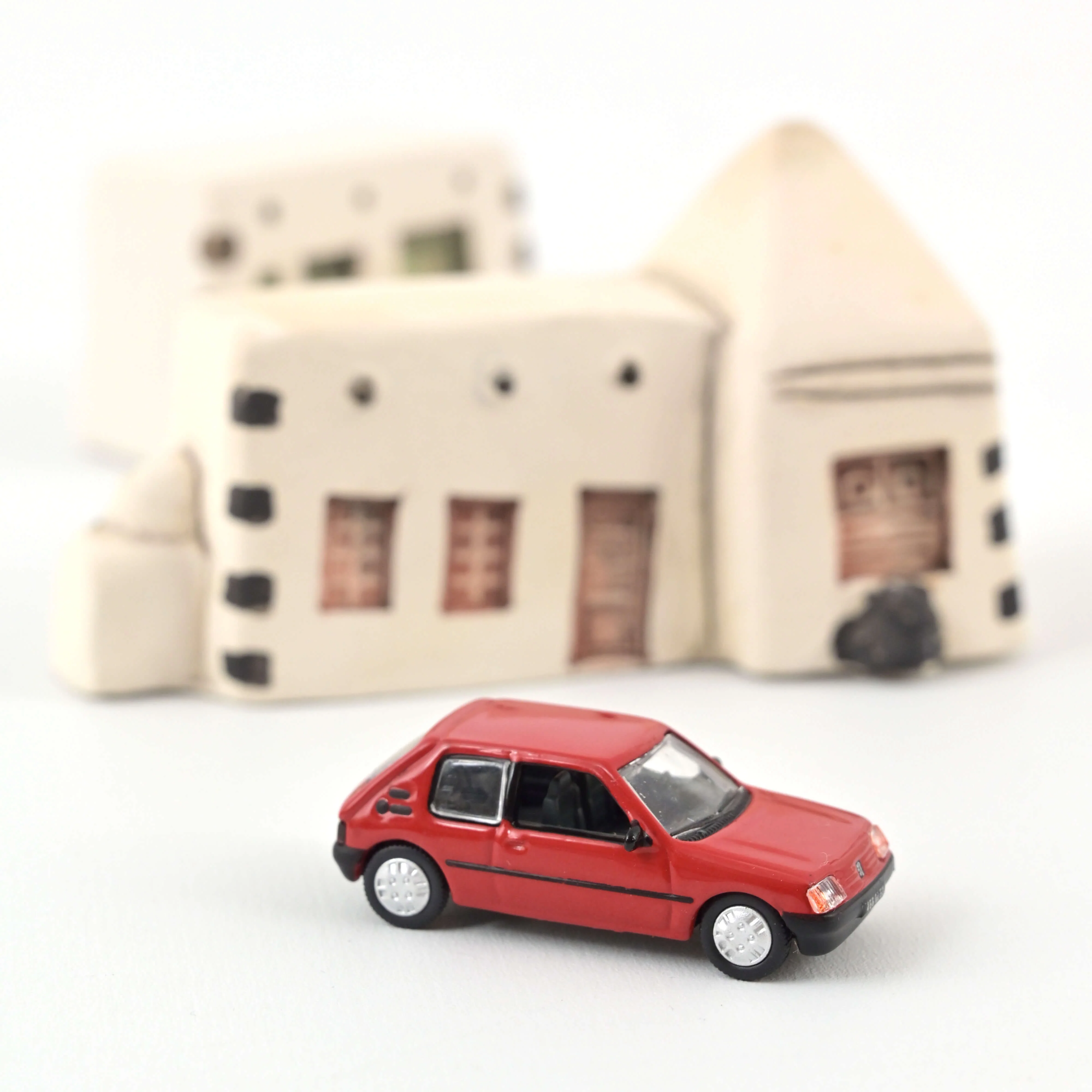 Peugeot 205 XR 1985 Vallelunga Rouge 1/87