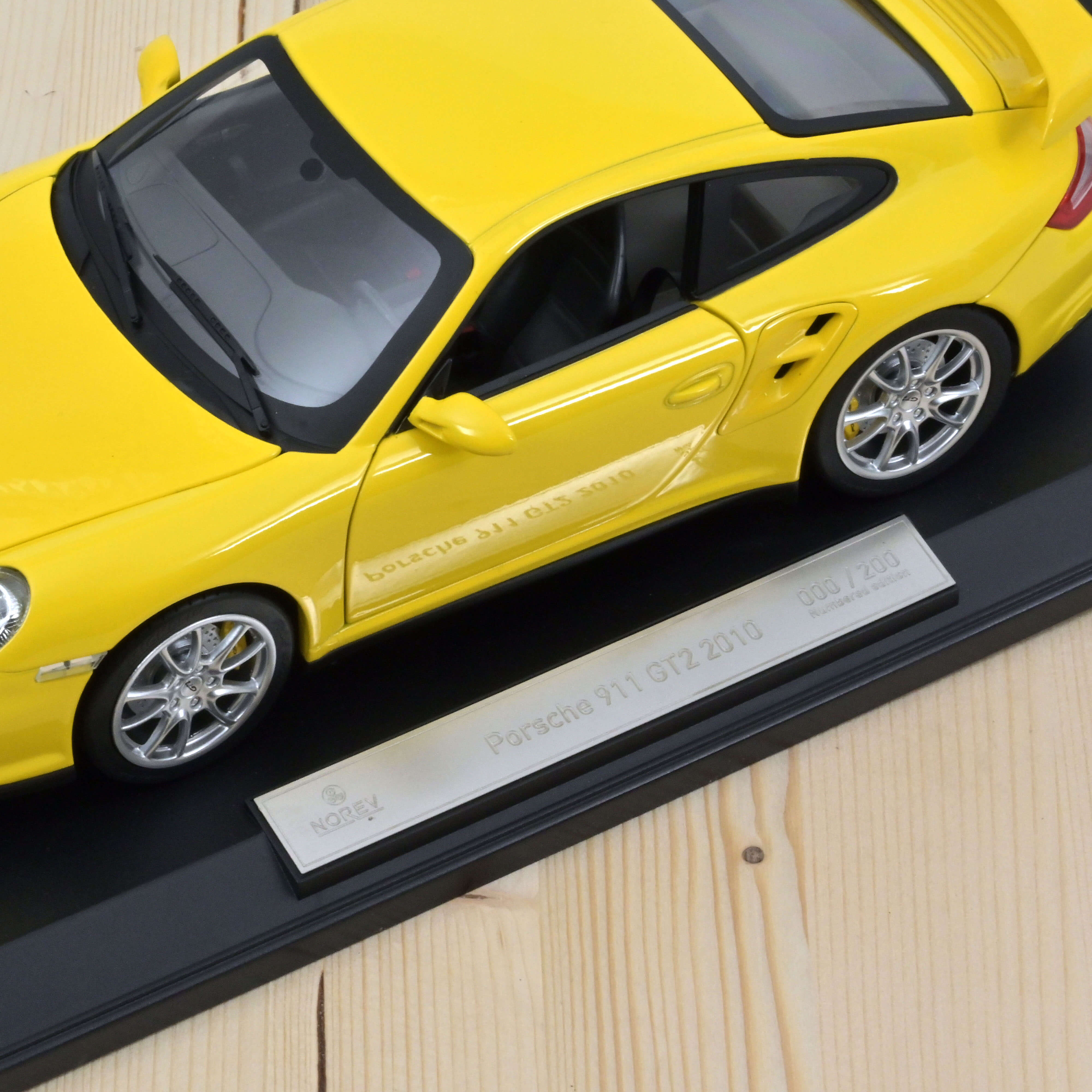 Porsche 911 GT2 2010 Jaune 1/18 - 200pcs - Image 4
