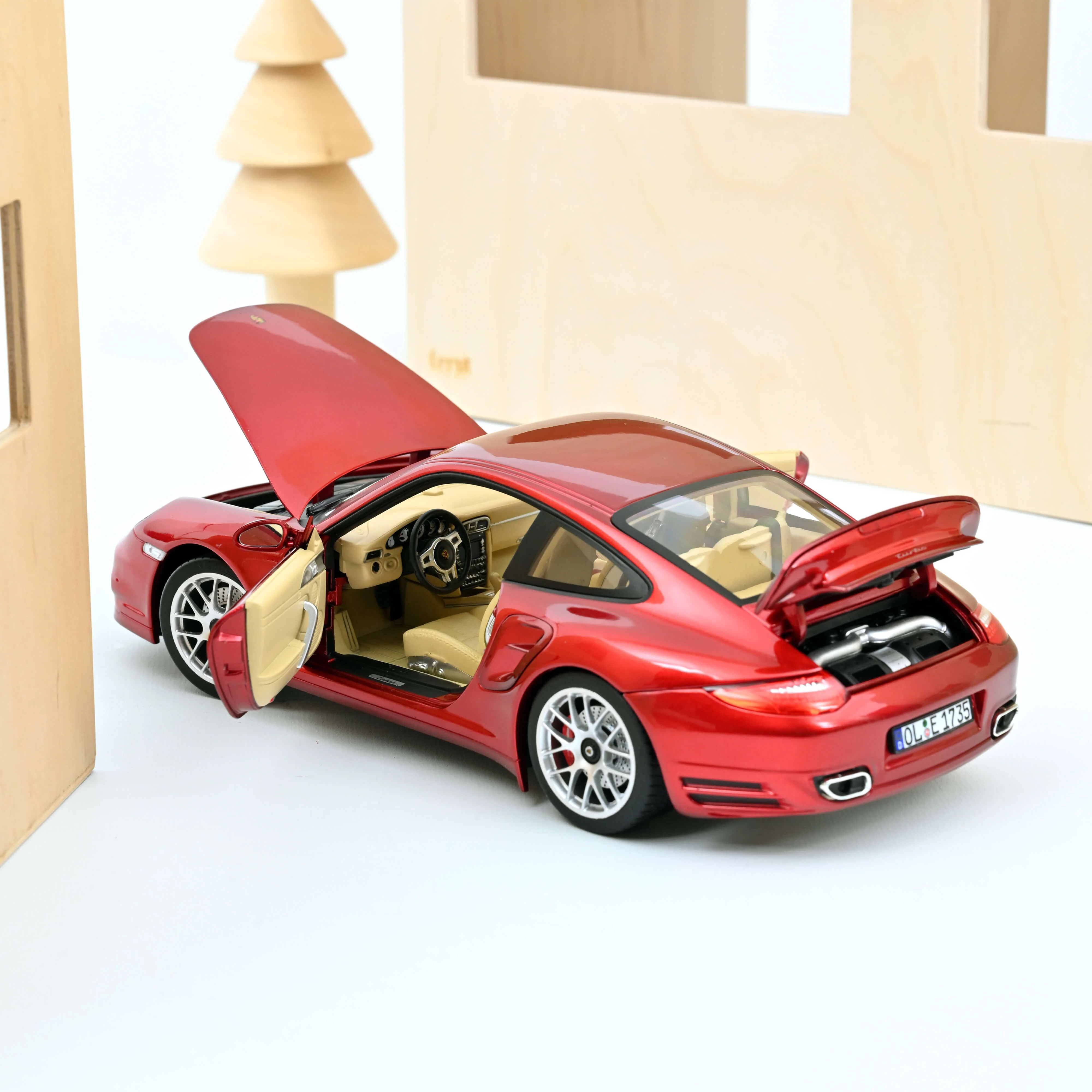 Porsche 911 Turbo 2010 Rouge métallisé 1/18 - 200pcs - Image 2