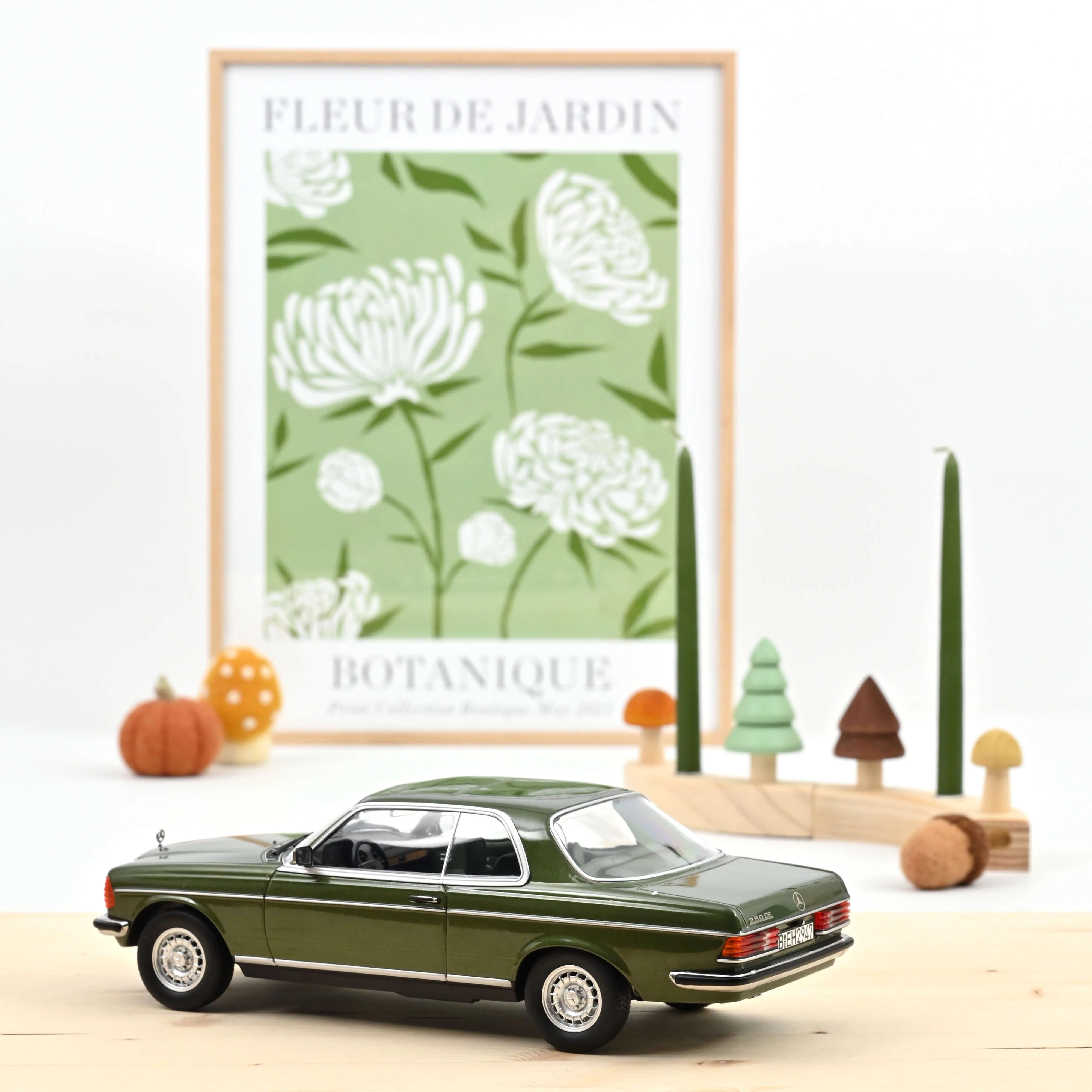 Mercedes-Benz 280 CE 1980 Vert métallisé 1/18 - Image 2