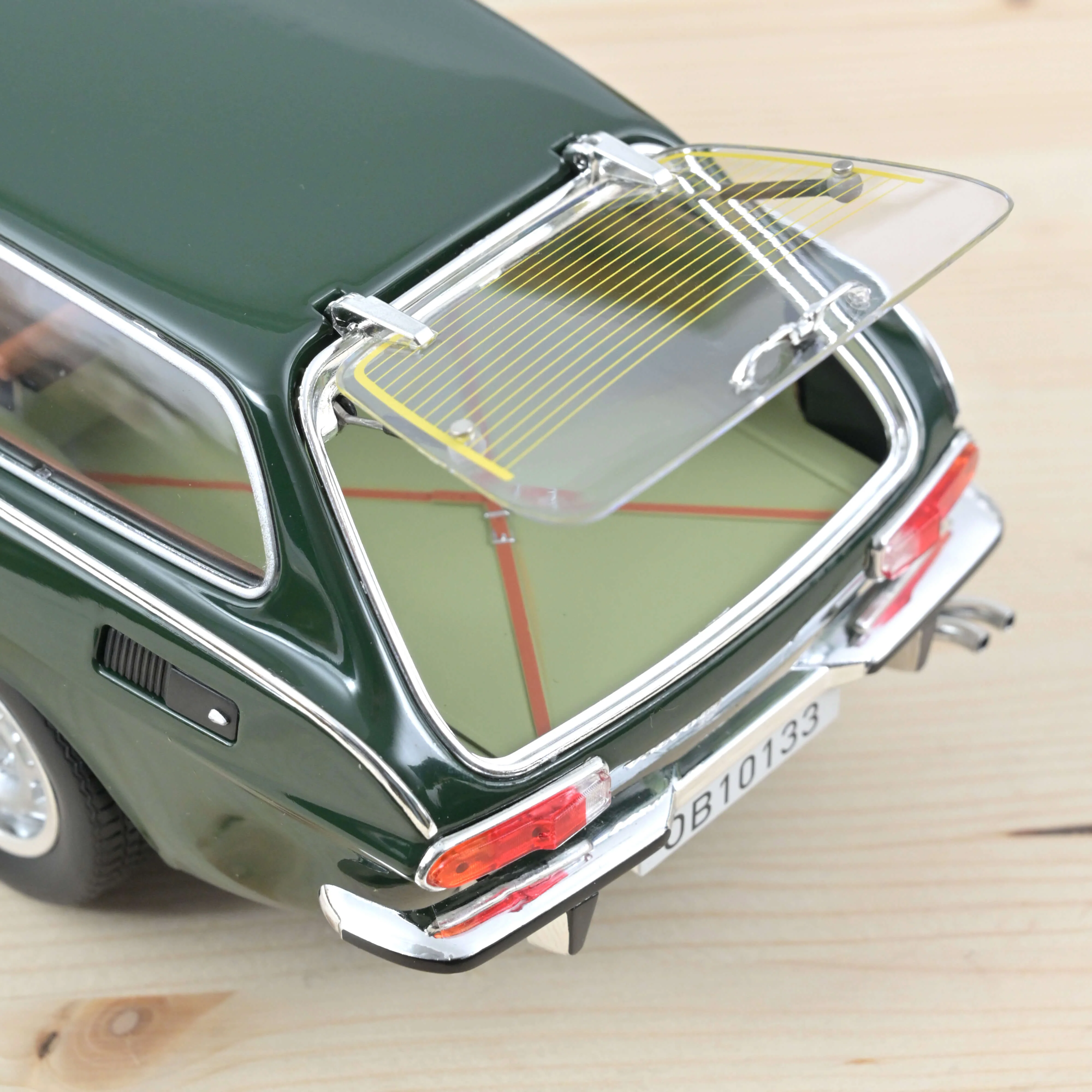 Volvo 1800 ES 1973 Vert foncé 1/18 - Image 3