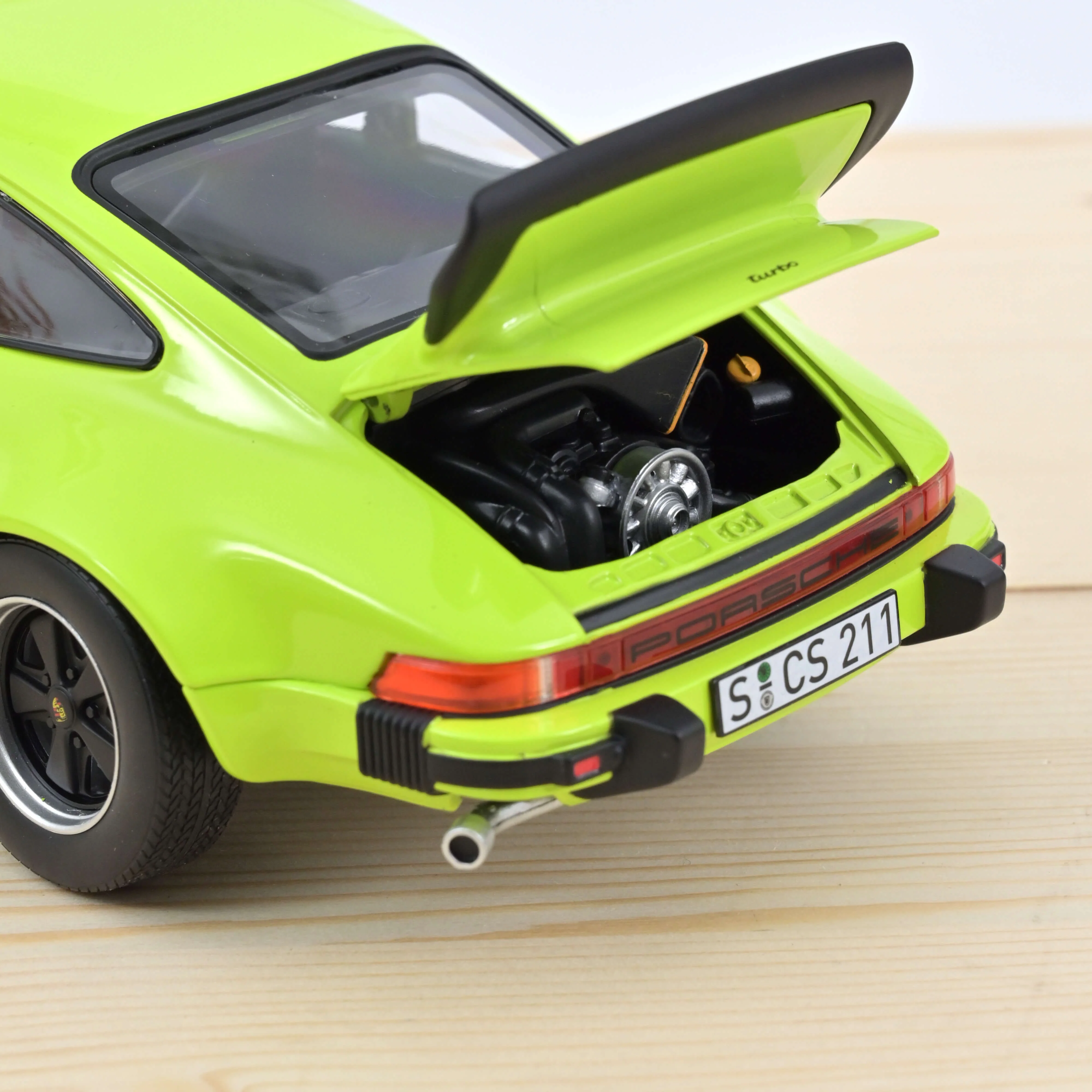 Porsche 911 Turbo 3,0 1976 Vert clair 1/18 - Image 3