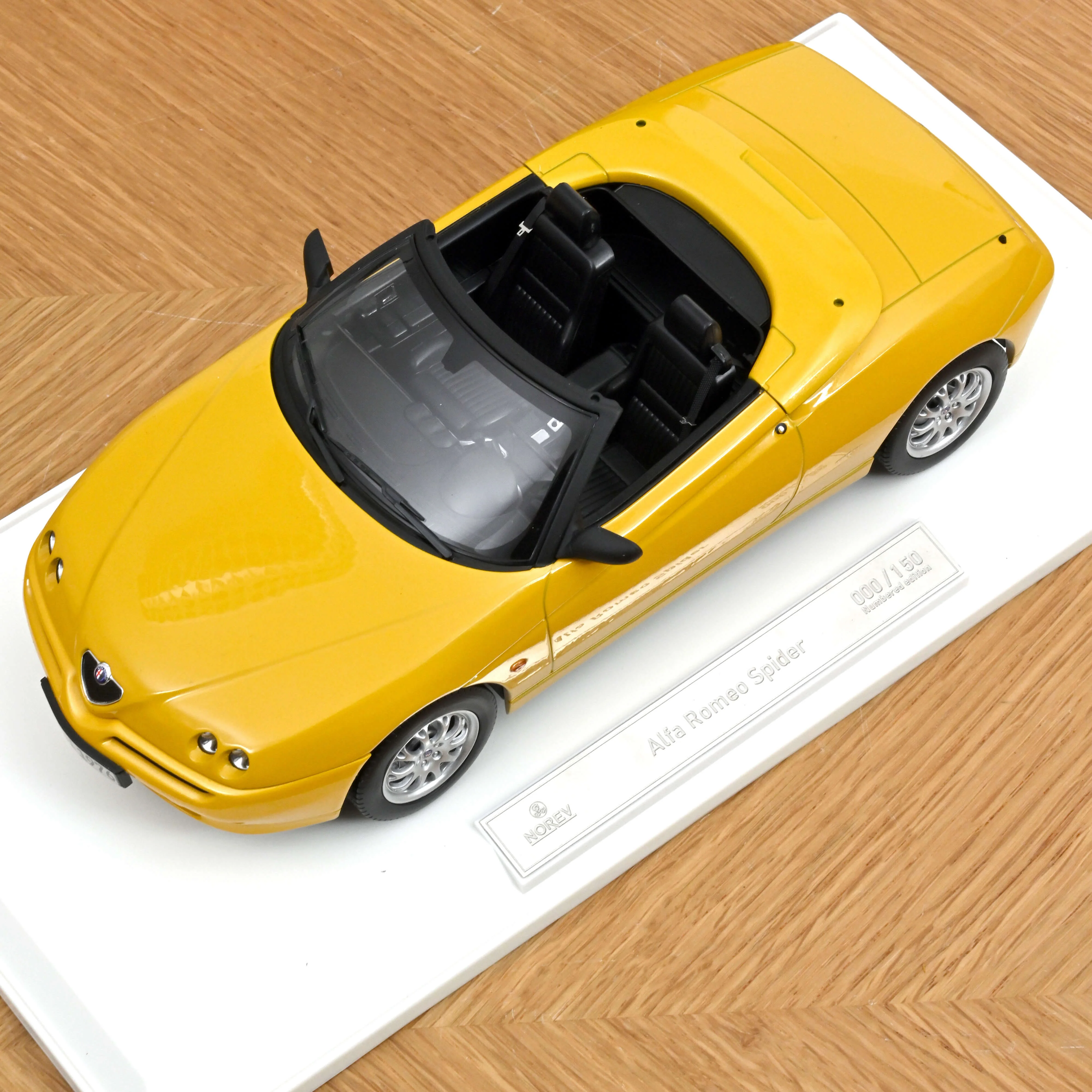Alfa Romeo Spider 1999 Jaune Zoe métallisé 1/18 - 150pcs - Image 5