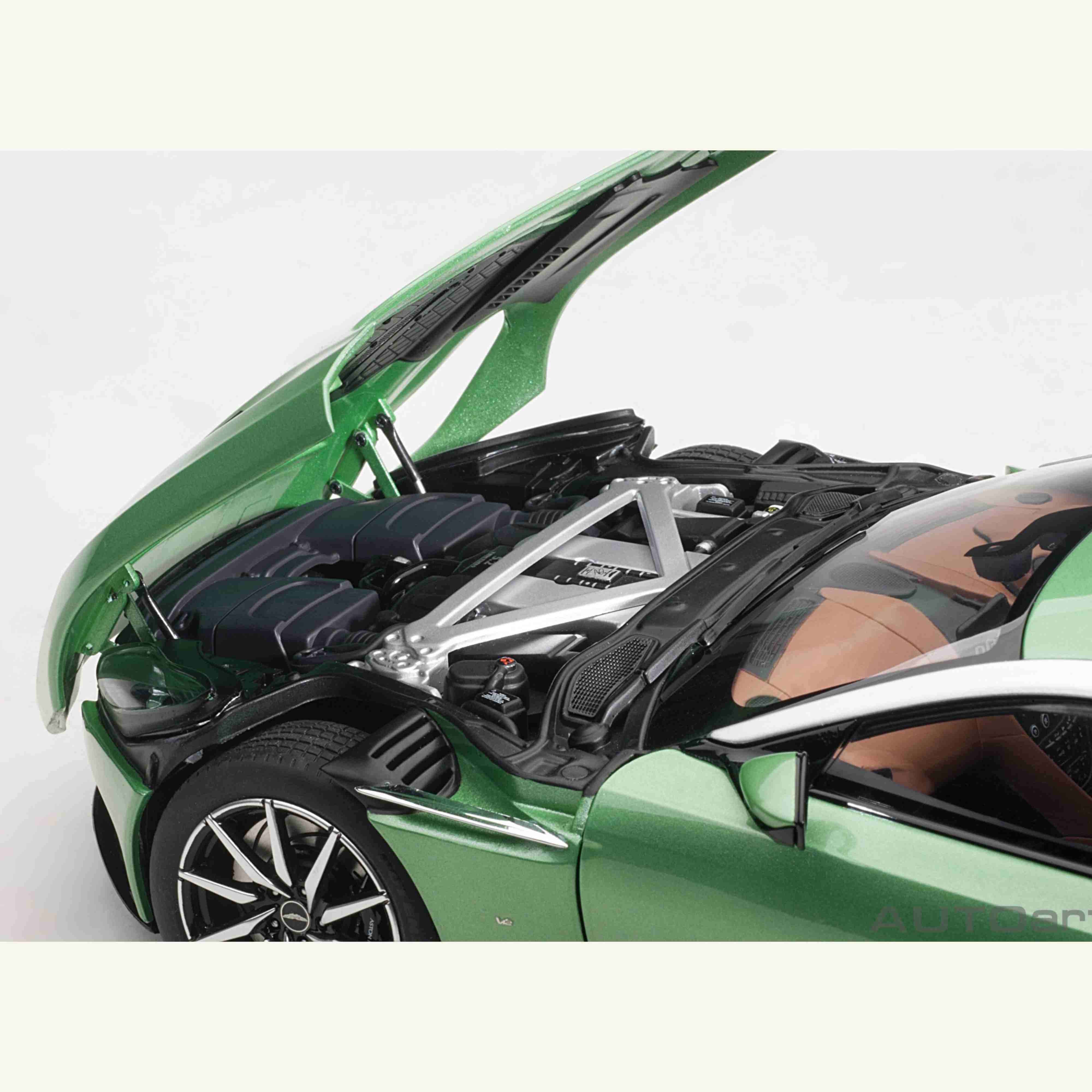 Aston Martin DB11 Appletree Green 1/18 - Image 9
