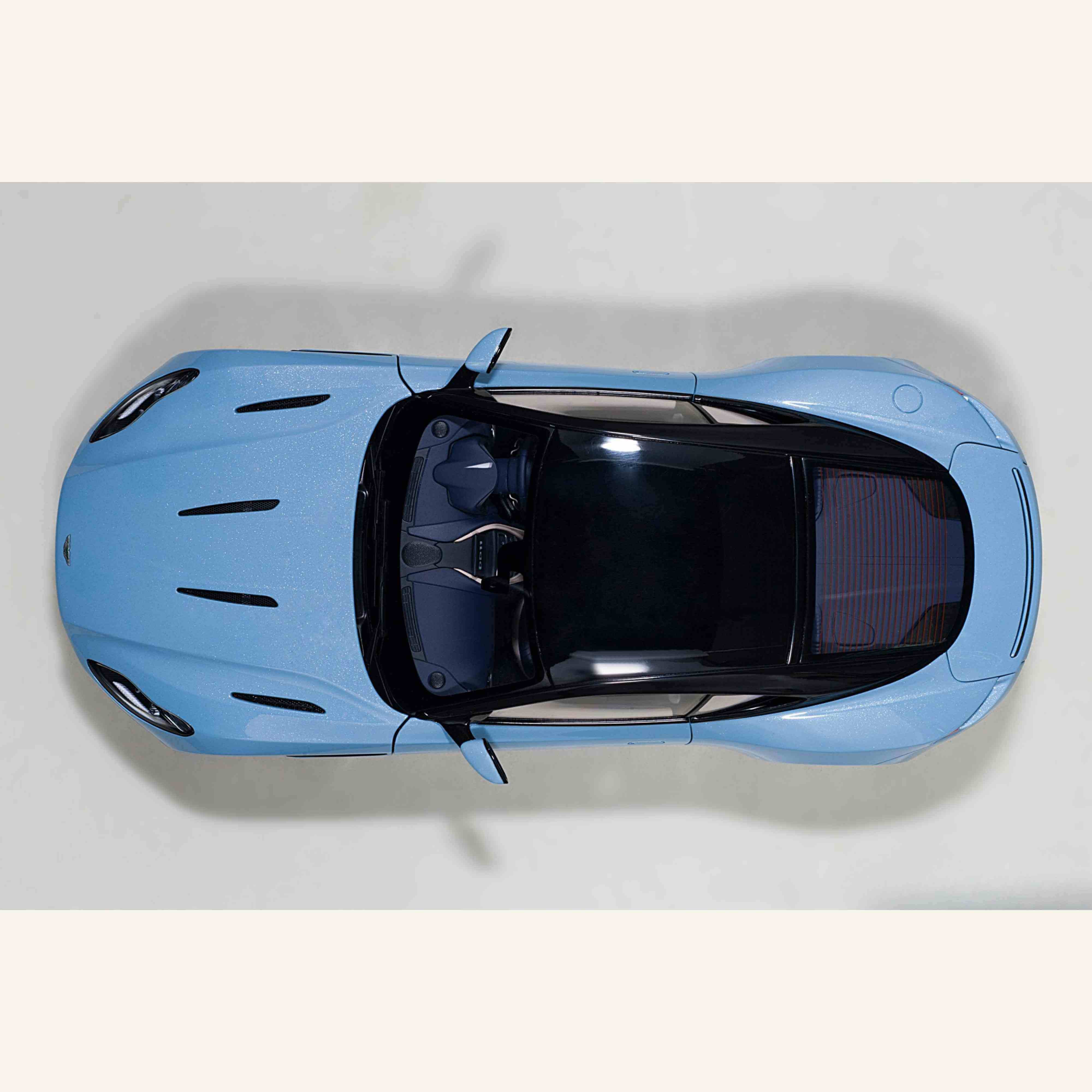 Aston Martin DB11 Rosted Glass Blue 1:18 - Image 6