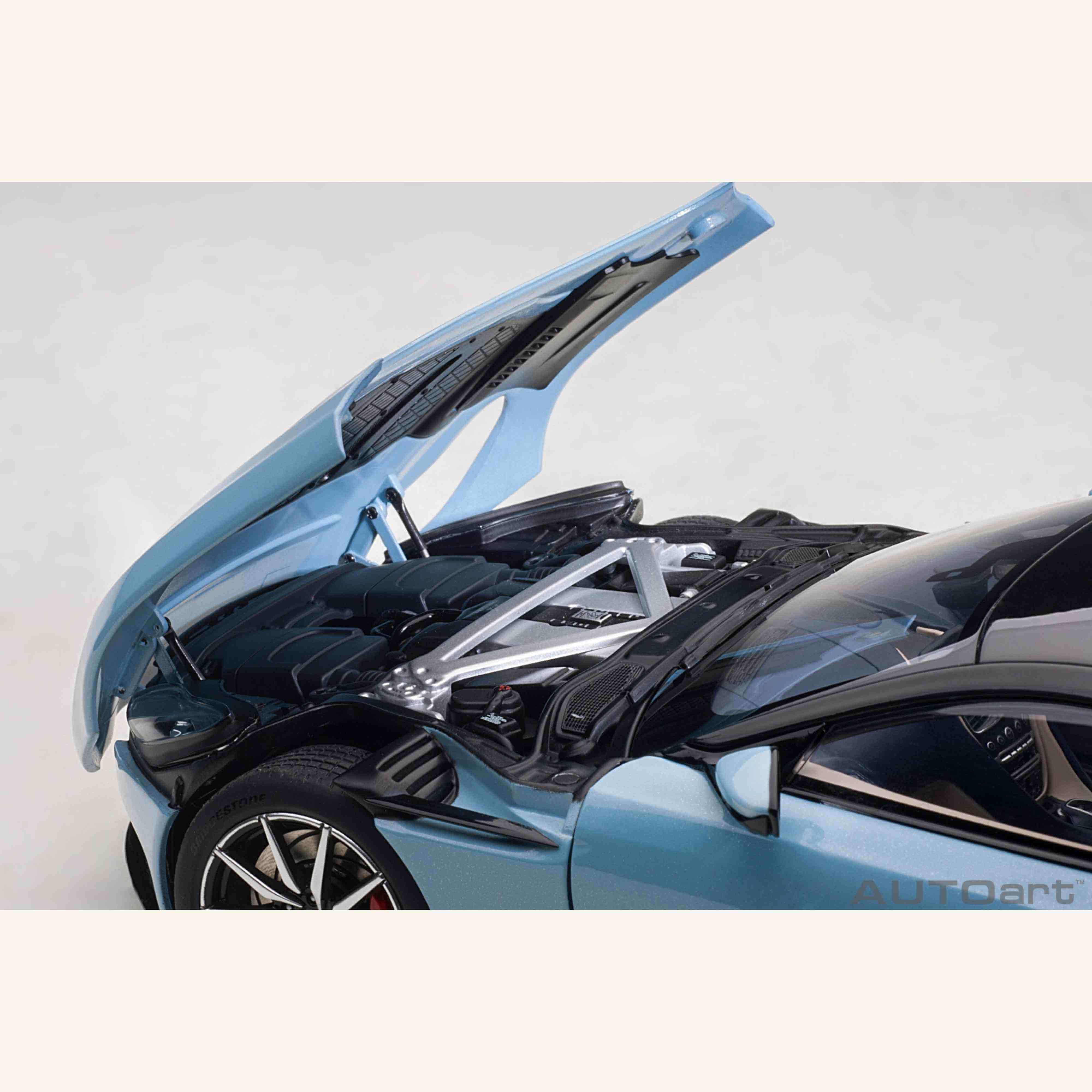 Aston Martin DB11 Rosted Glass Blue 1:18 - Image 9