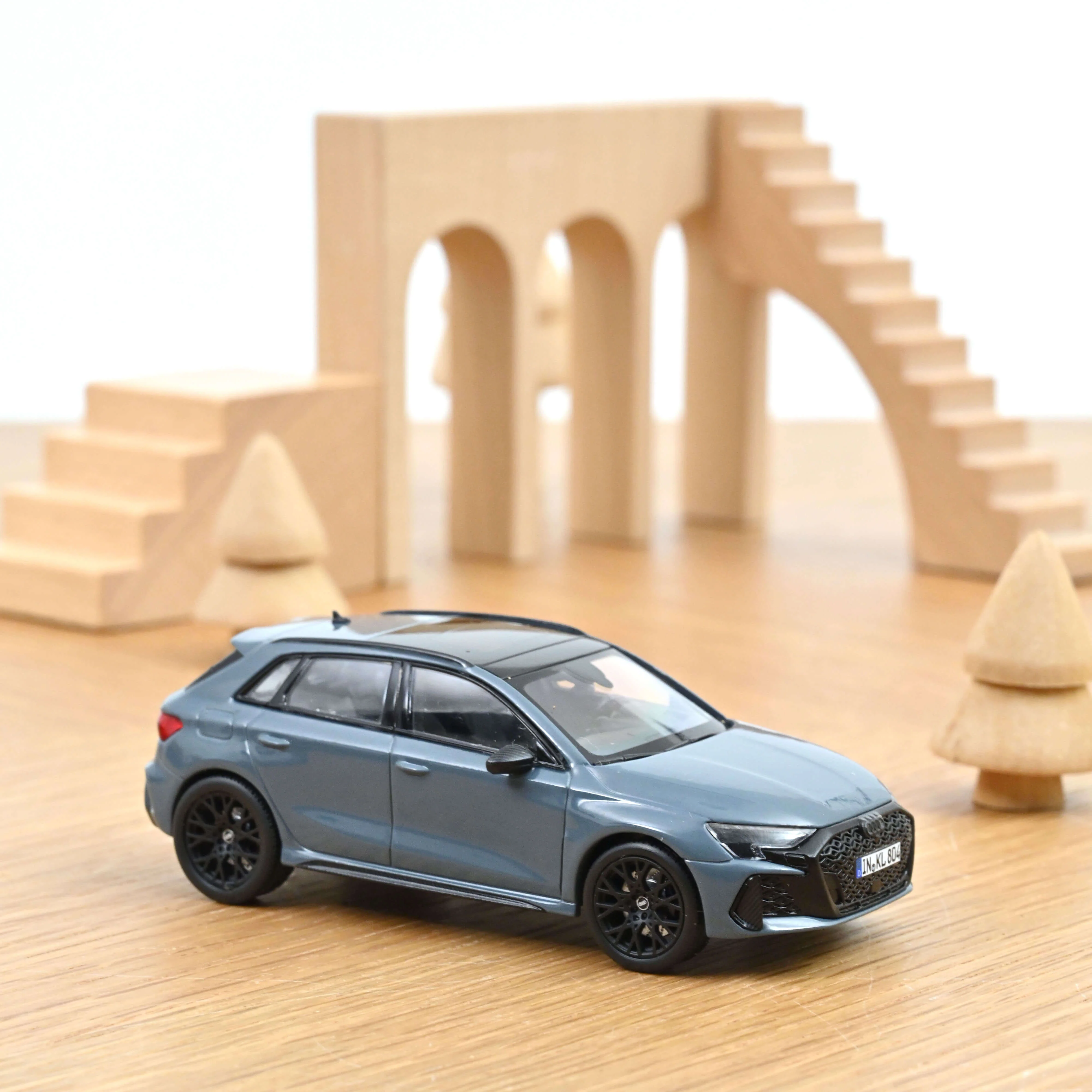 Miniature 1