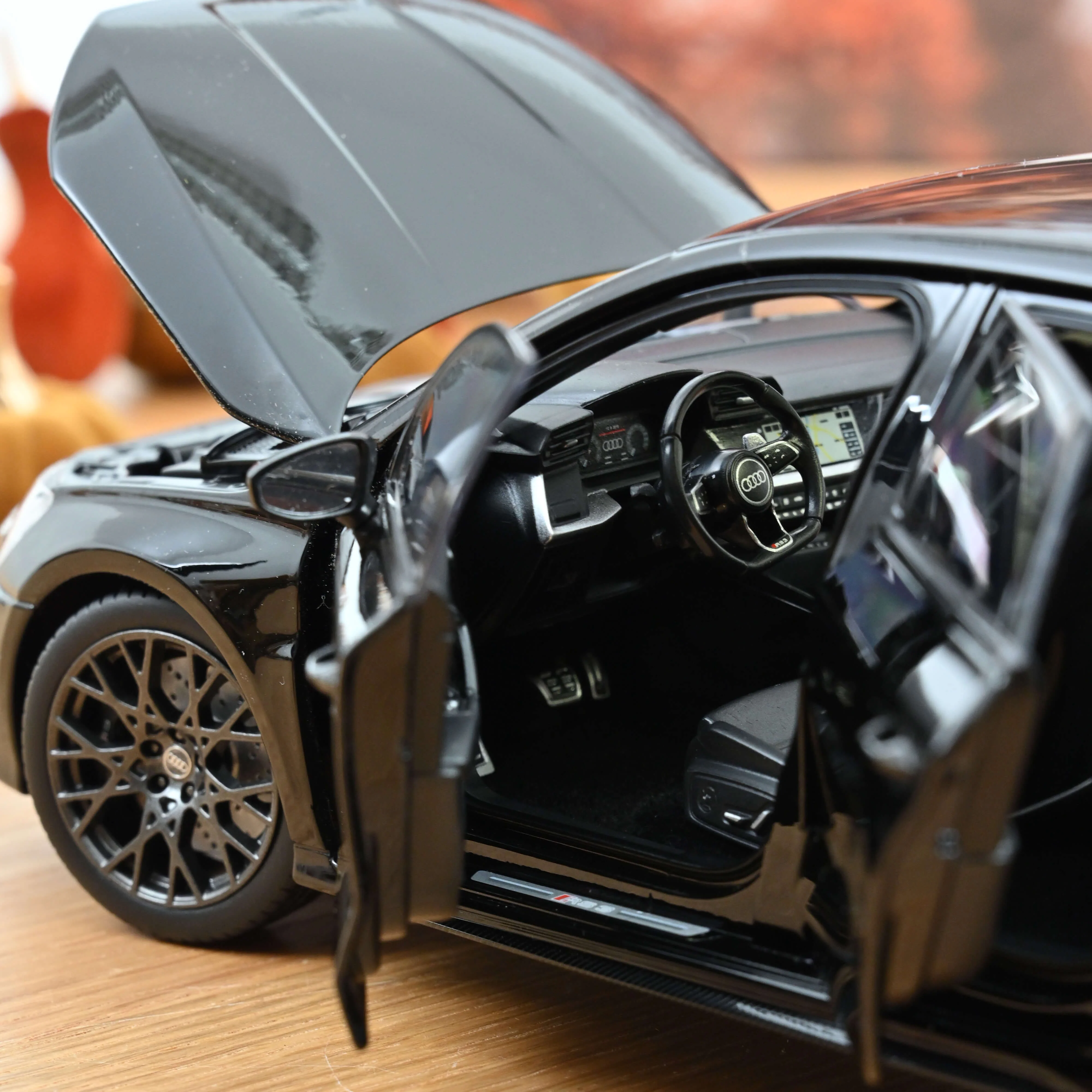 Audi RS 3 Sportback 2025 Noir Mythe 1/18 - Image 4