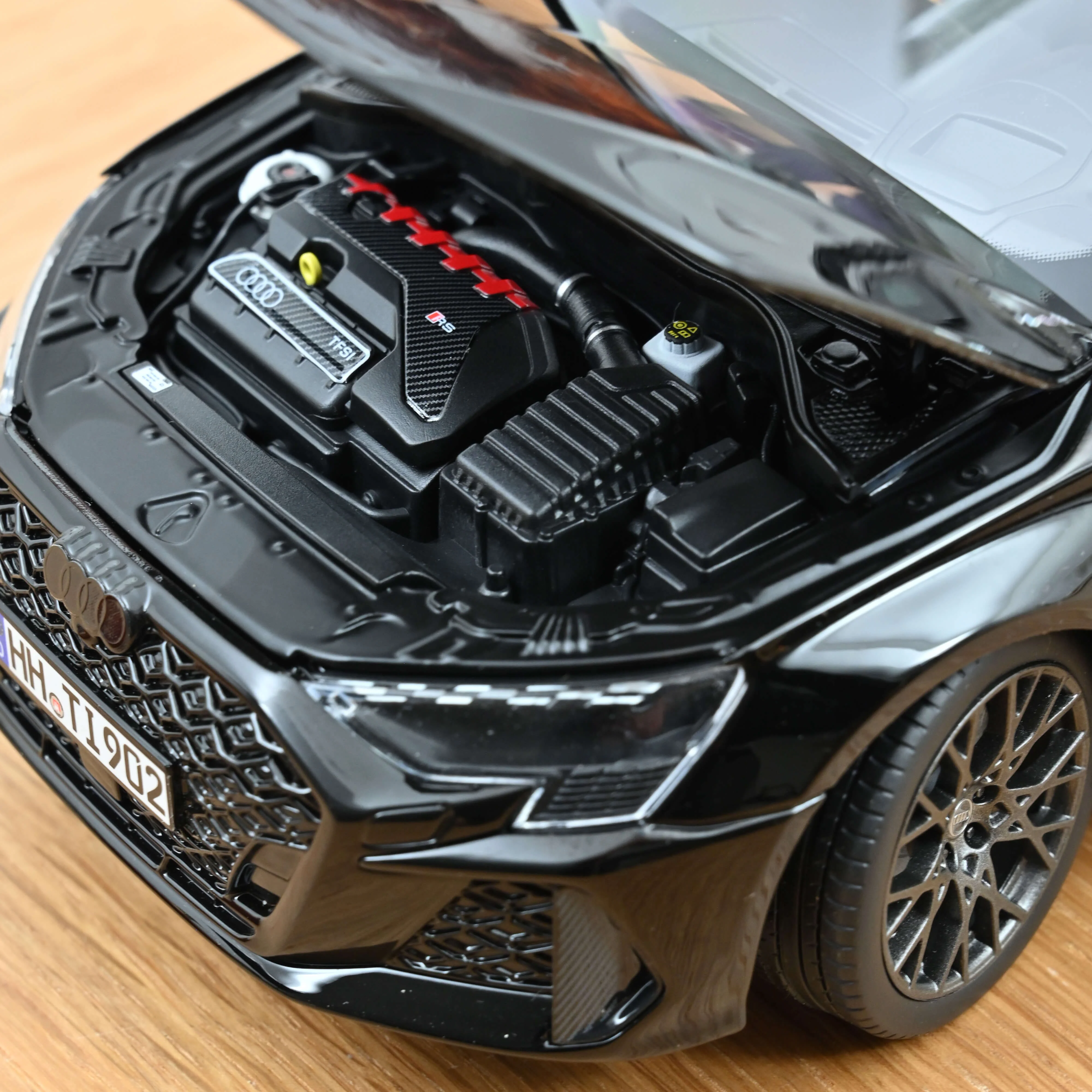 Audi RS 3 Sportback 2025 Noir Mythe 1/18 - Image 5