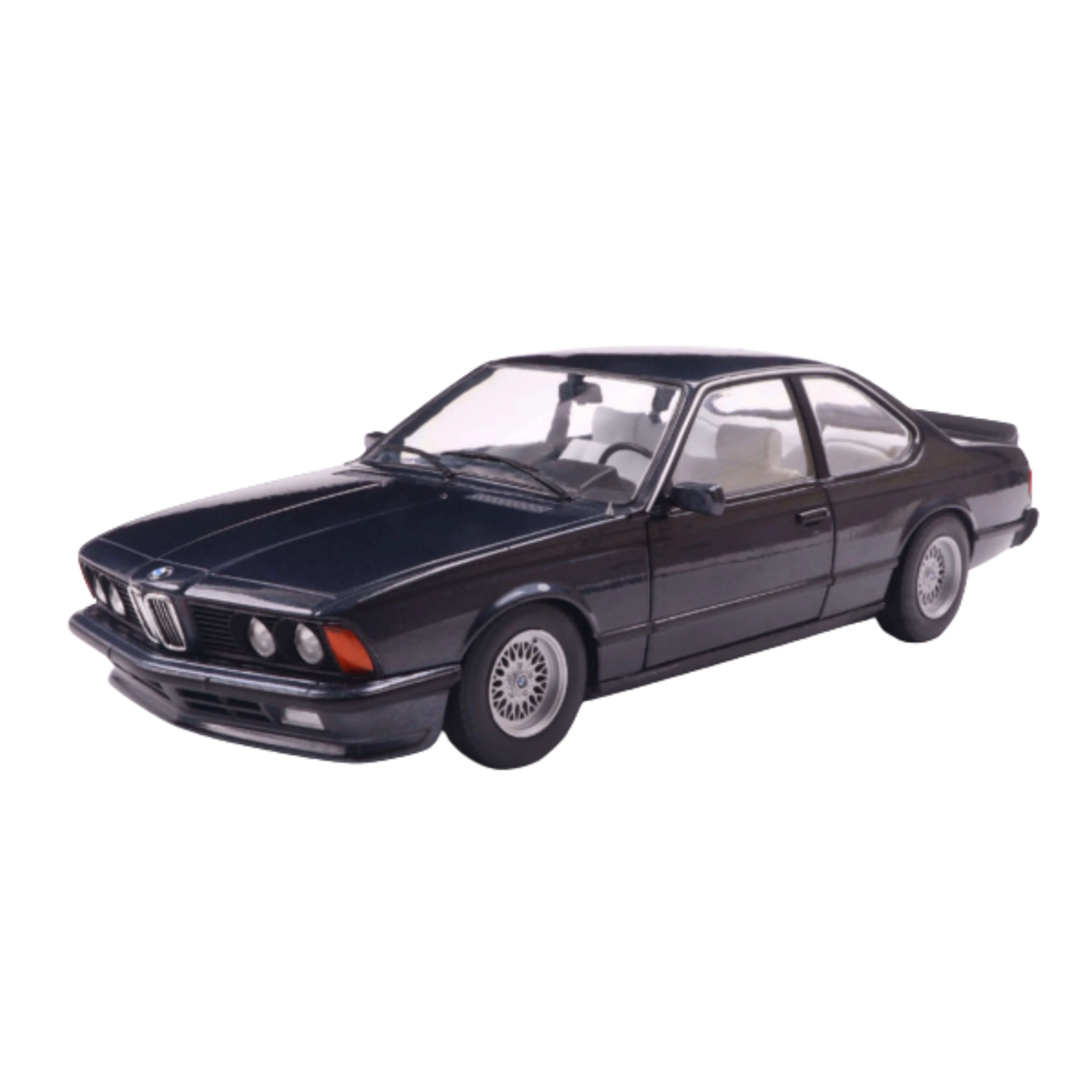 BMW 635 CSi Bleu Macau 1984 1/18