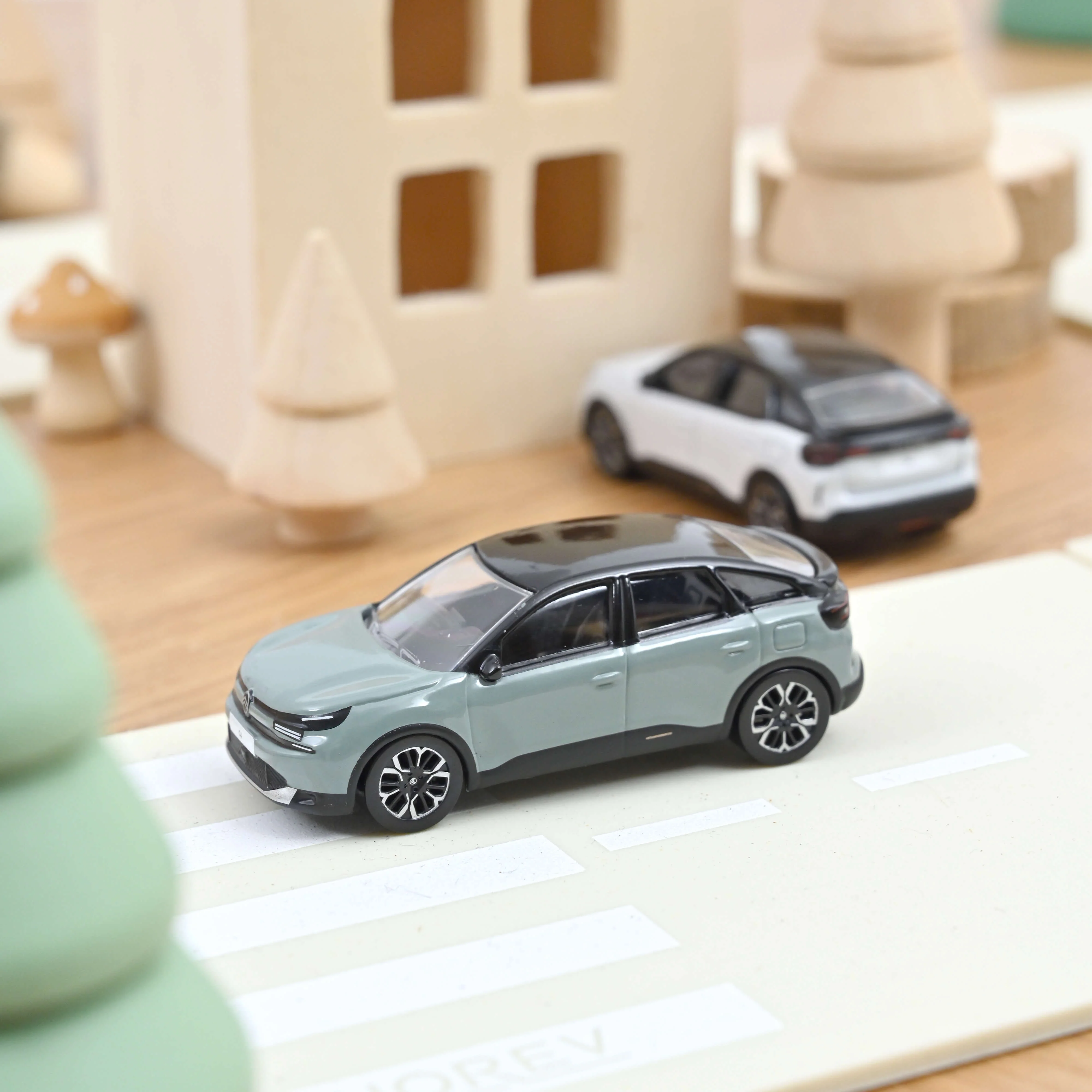 Citroën C4 2025 Manhattan Green et Noir 1/64
