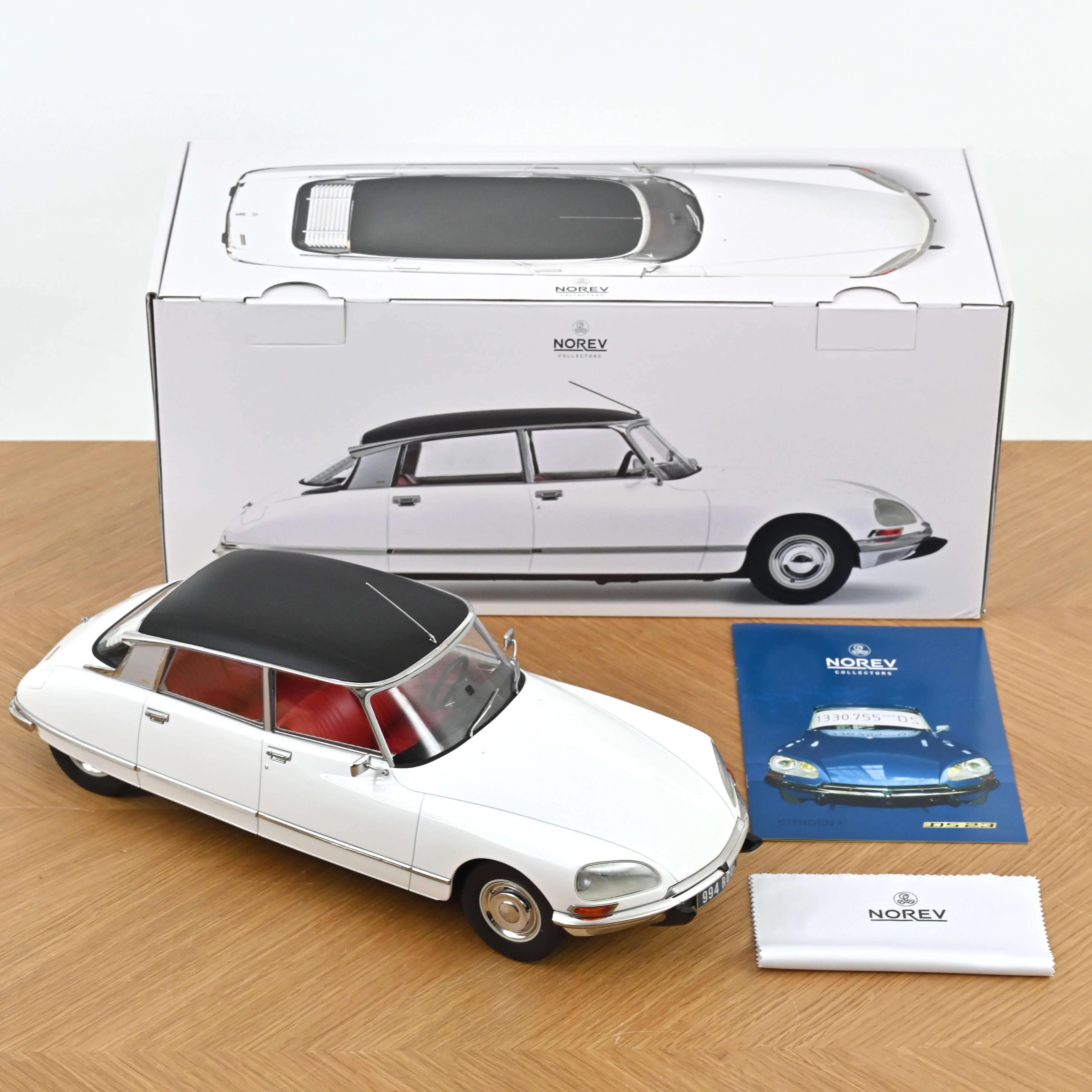 Citroën DS 23 Pallas 1973 Blanc et toit Vinyl Noir 1/12 - 200pcs - Image 7