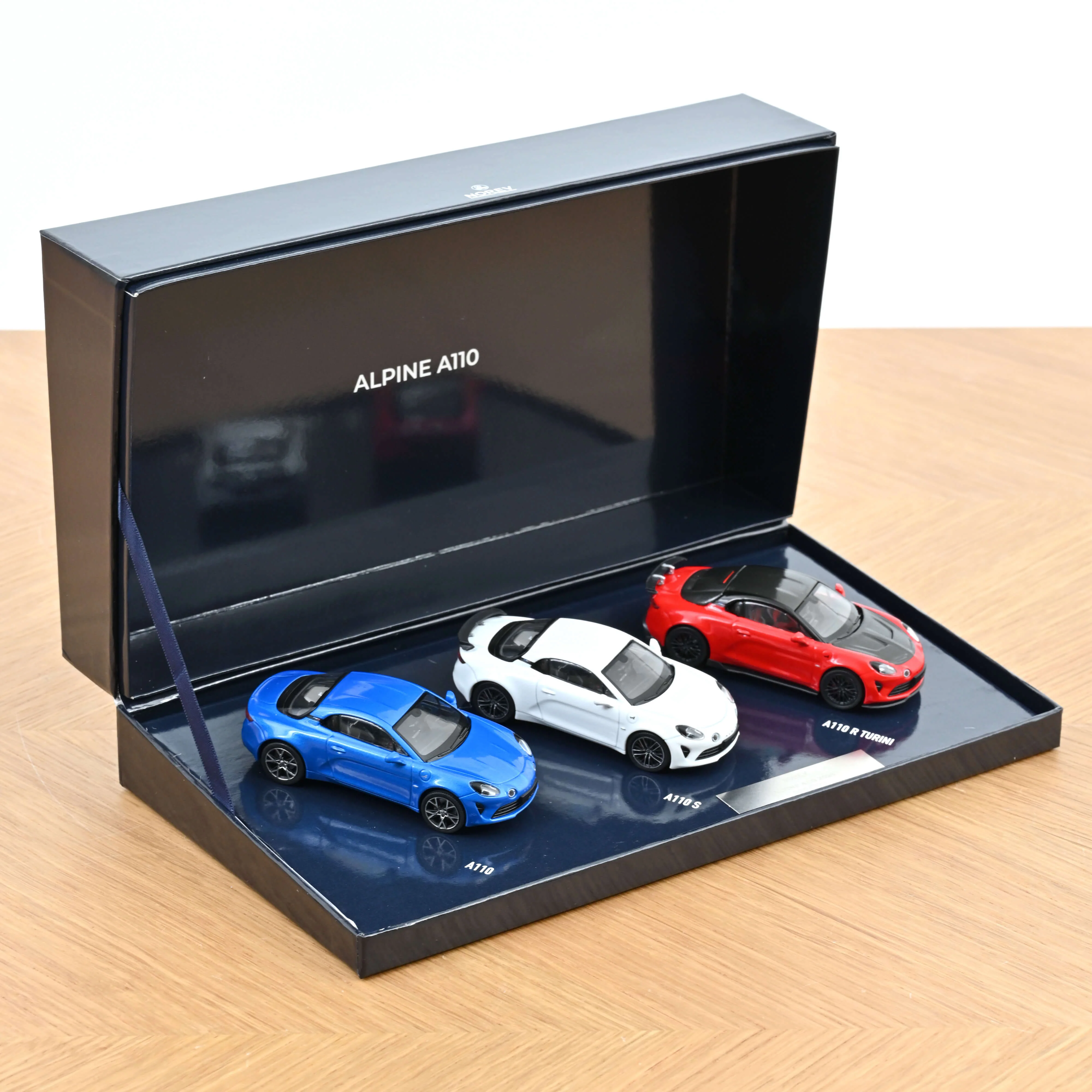 Coffret Alpine A110 2025 Couleurs Drapeau Français 1/43 - 500 pcs