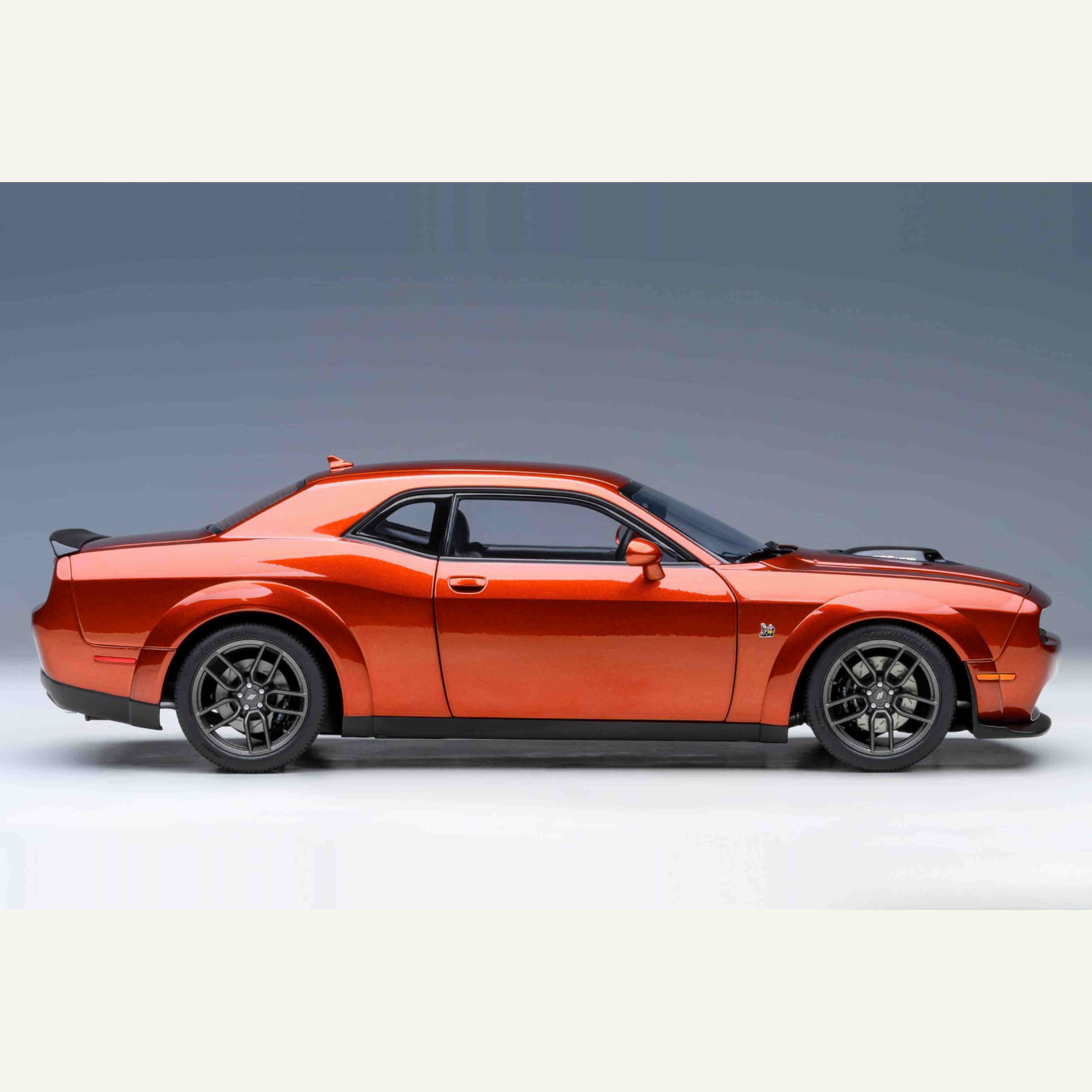 Dodge Challenger R/T Scat Pack Shaker Widebody 2022 1/18 - Image 3