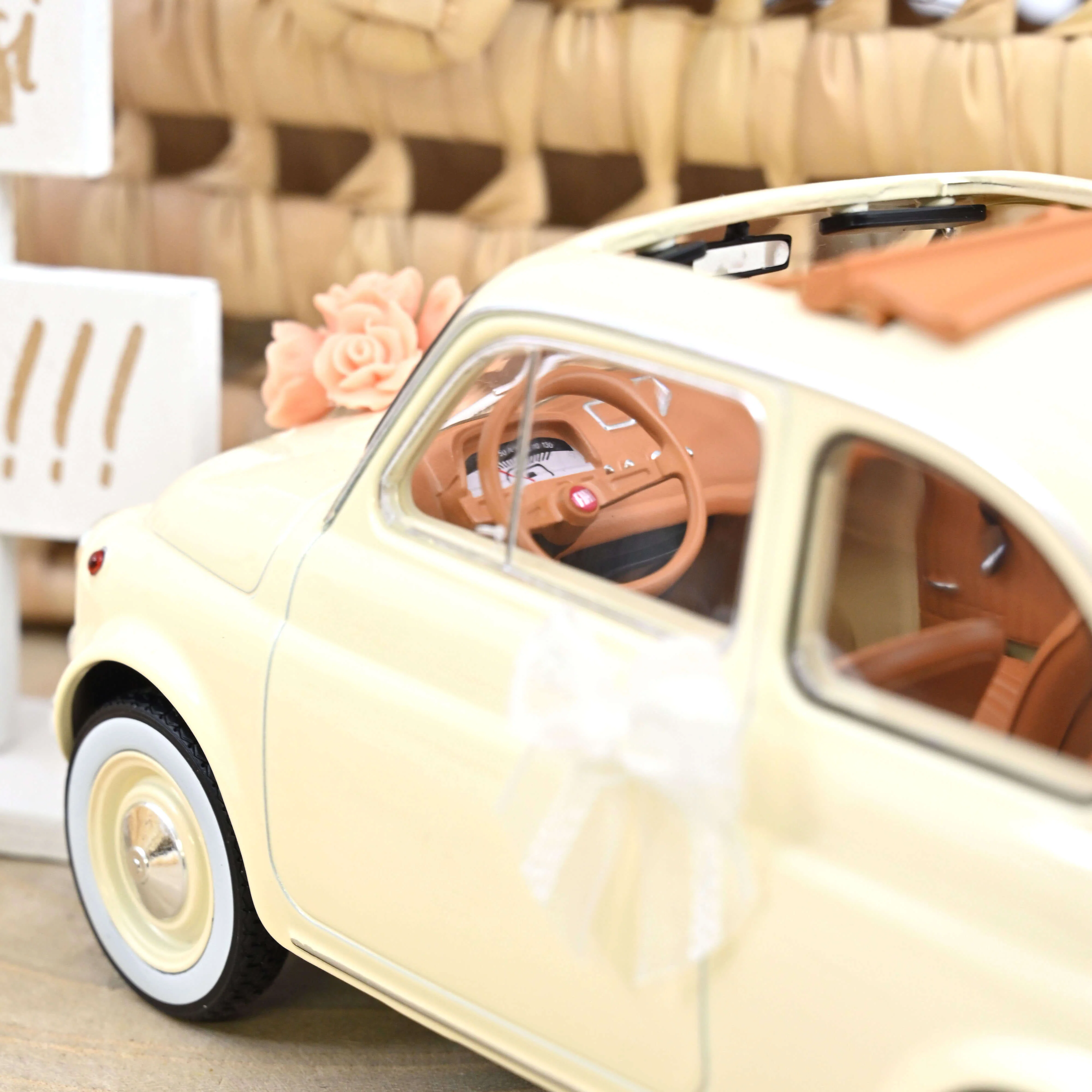 Fiat 500 L 1968 Blanc Ivoire cadeau de mariage 1/18 - Image 3