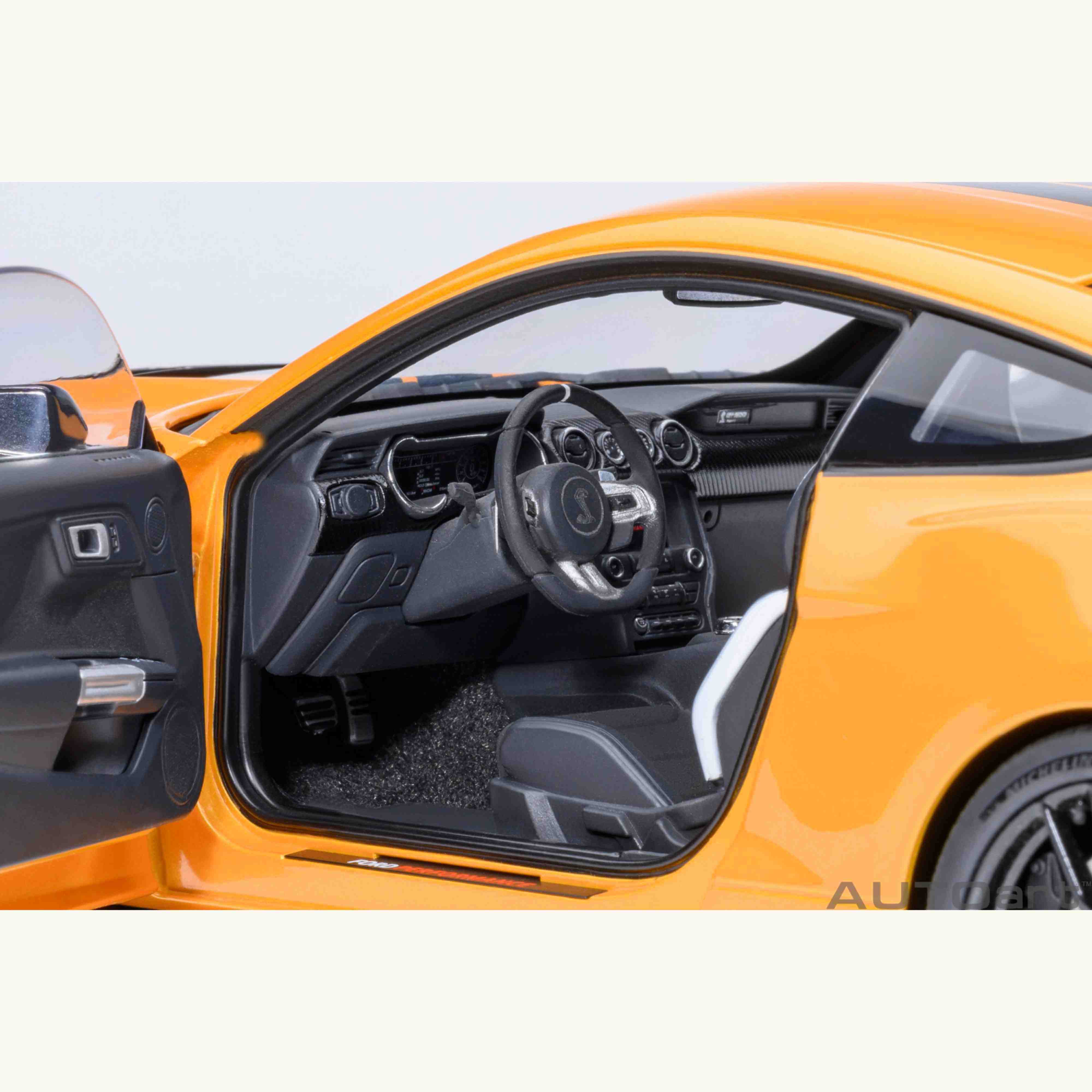 Ford Mustang Shelby GT500 Cyber Orange 1/18 - Image 7