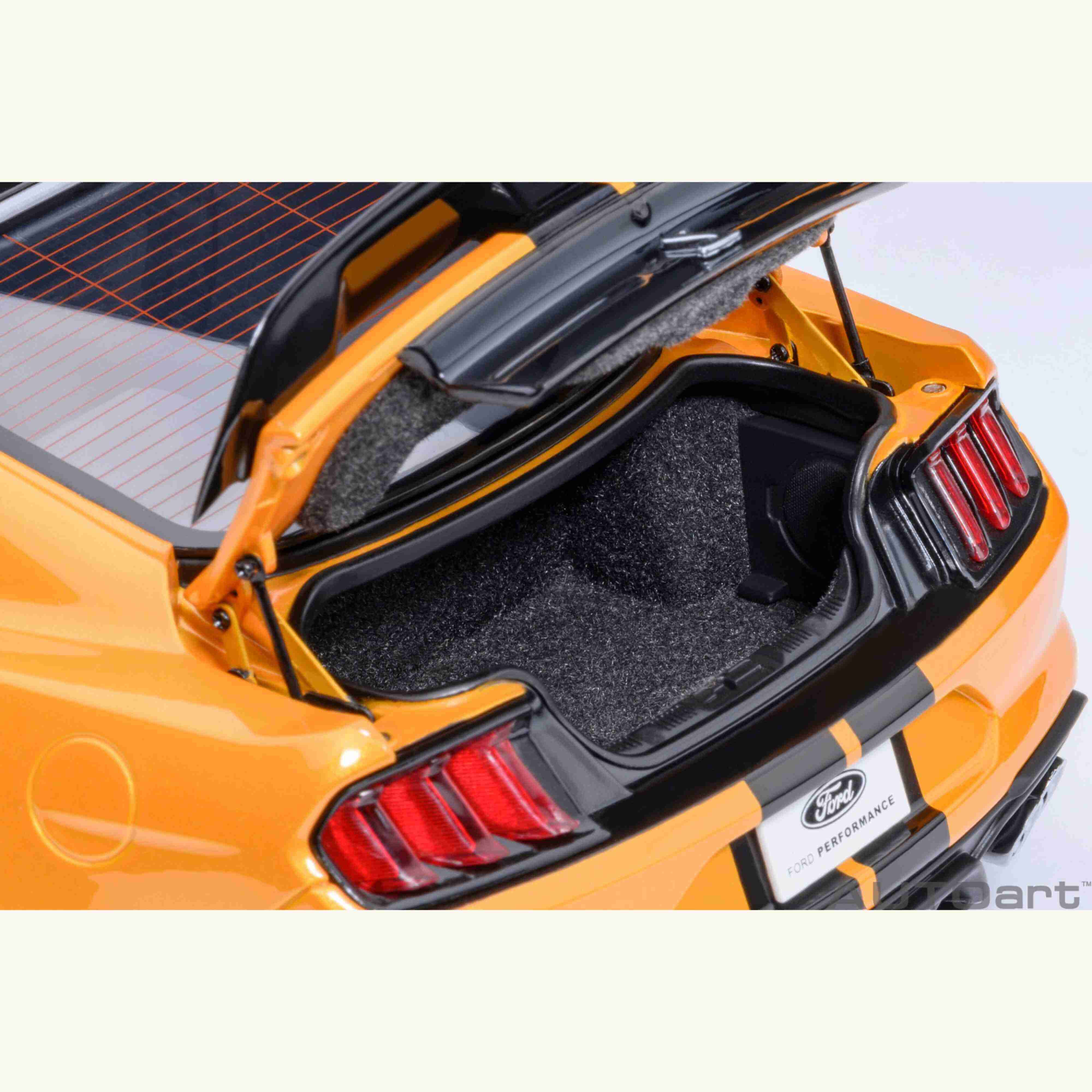 Ford Mustang Shelby GT500 Cyber Orange 1/18 - Image 9