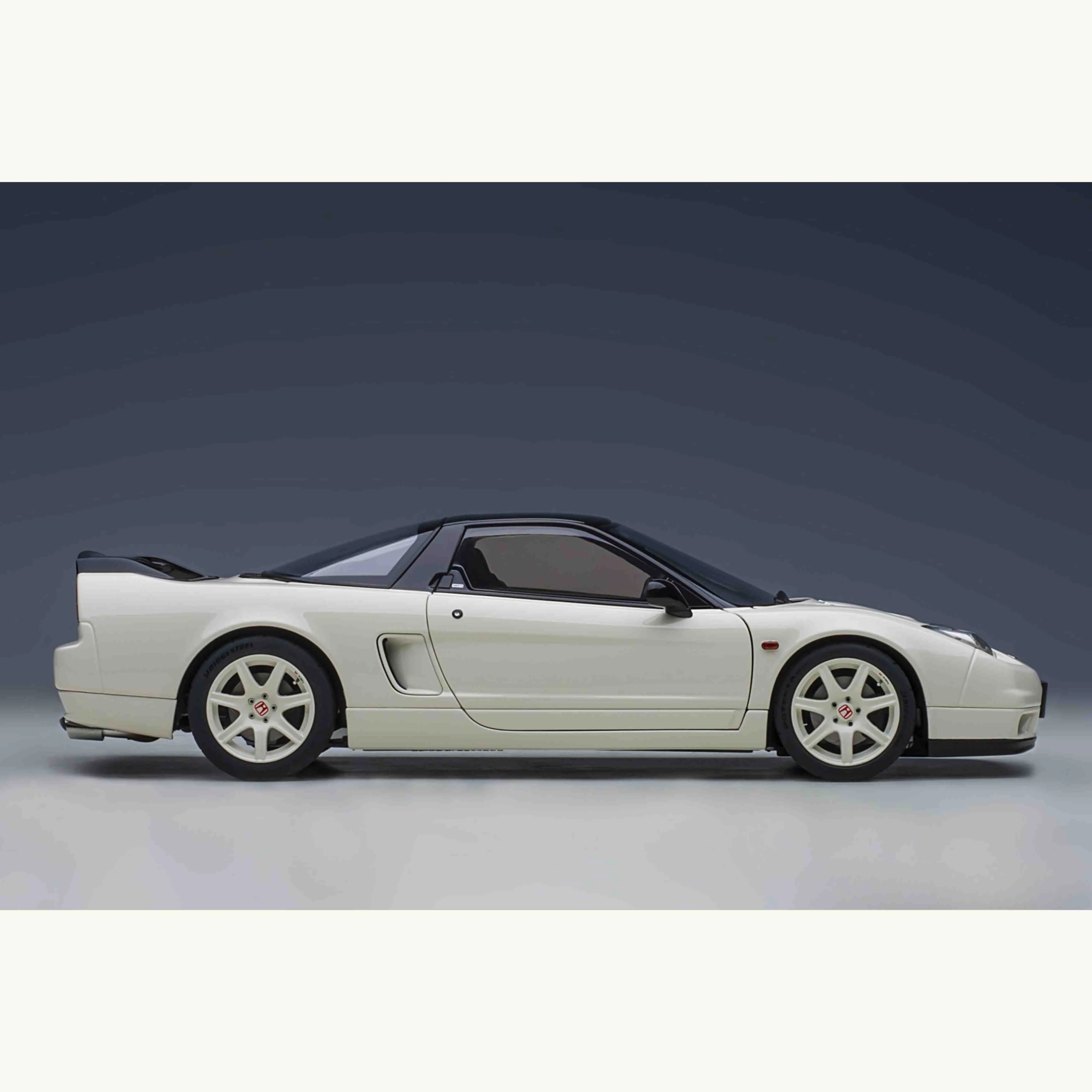 Honda NSX-R (NA2) 2019 Championship White 1/18 - Image 3