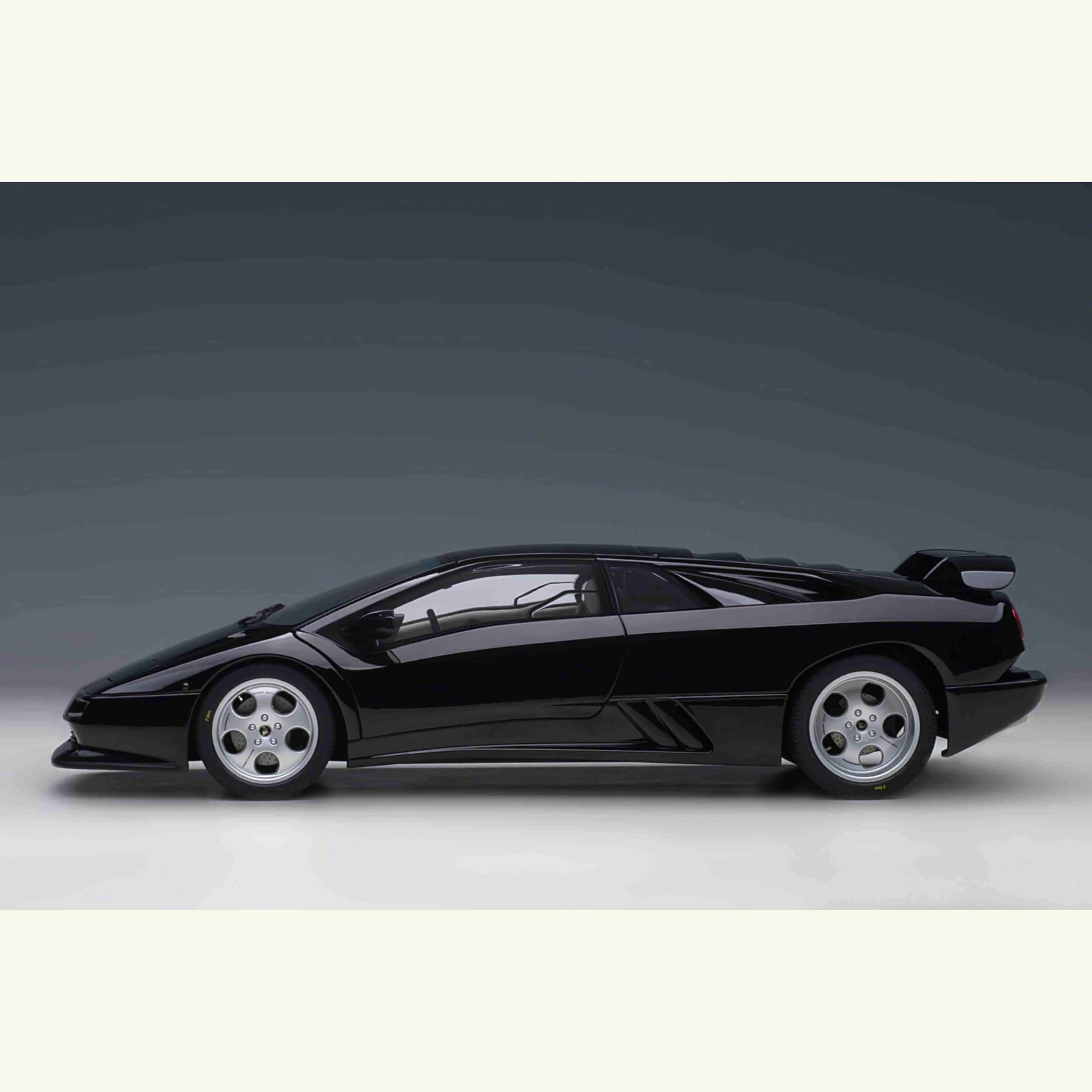 Lamborghini Diablo SE30 1993 Deep Black Metallic 1/18 - Image 2