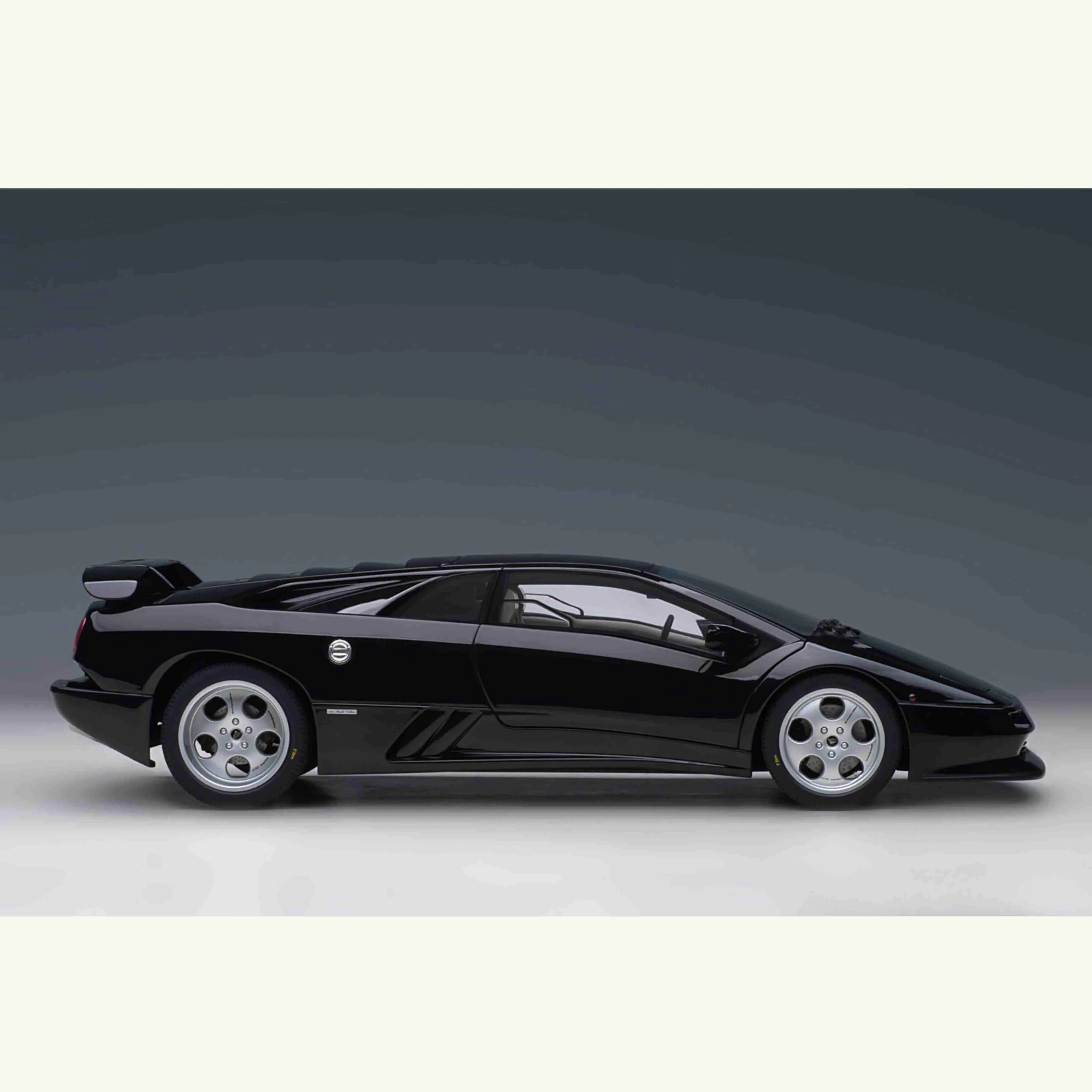 Lamborghini Diablo SE30 1993 Deep Black Metallic 1/18 - Image 3
