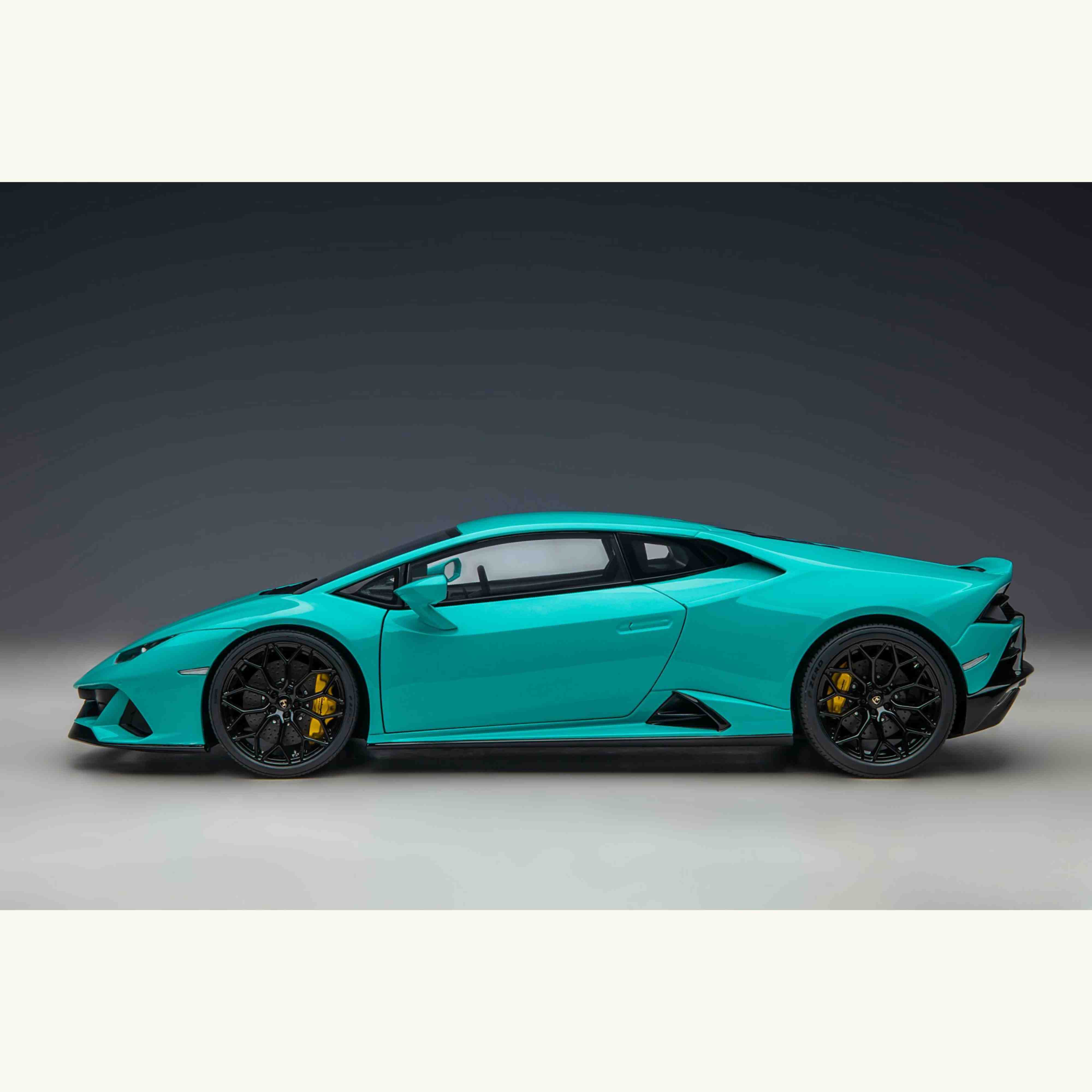 Lamborghini Huracán EVO 2019 Blu Glauco 1/18 - Image 2