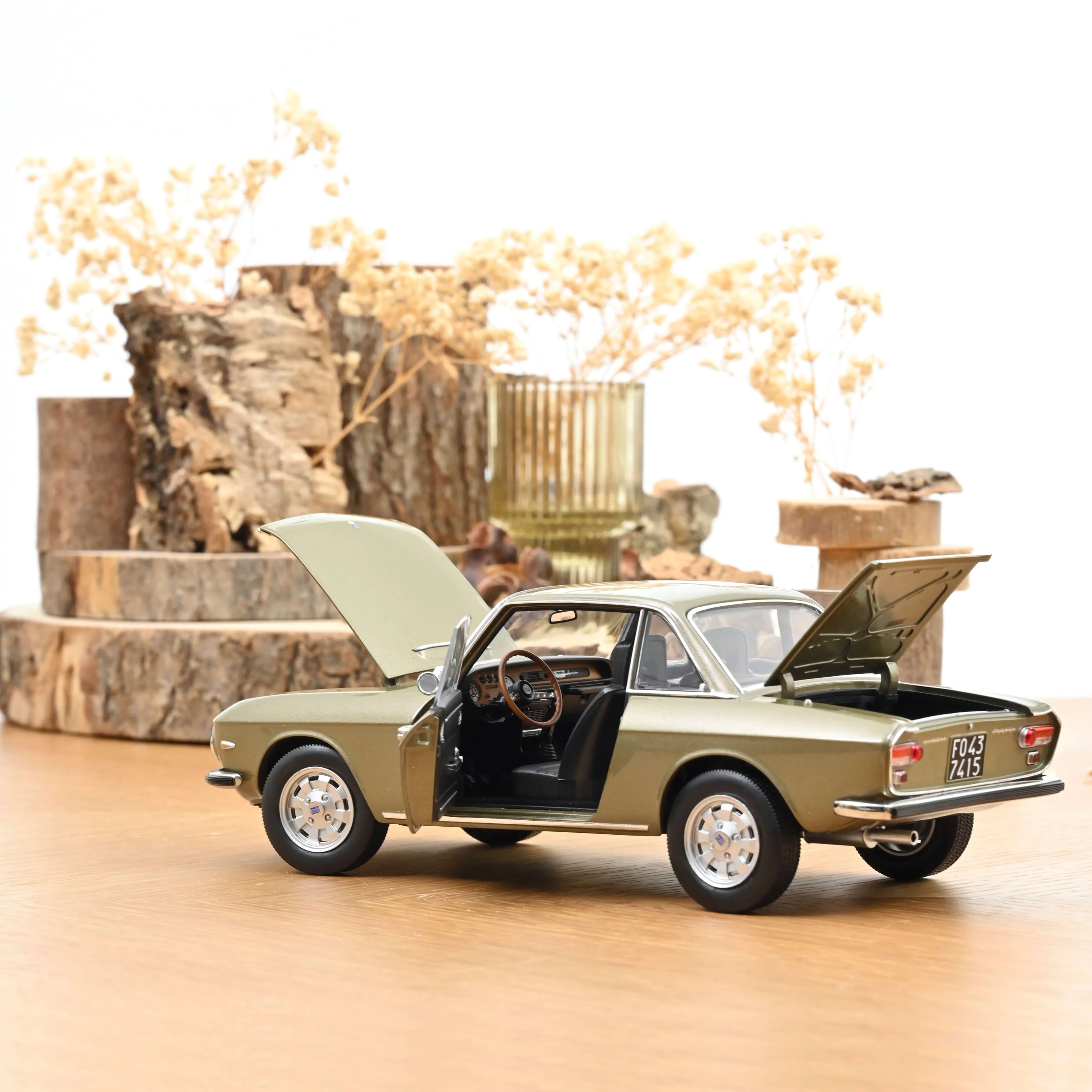 Lancia Fulvia 1971 Bronce Longchamps 1/18 - Image 2