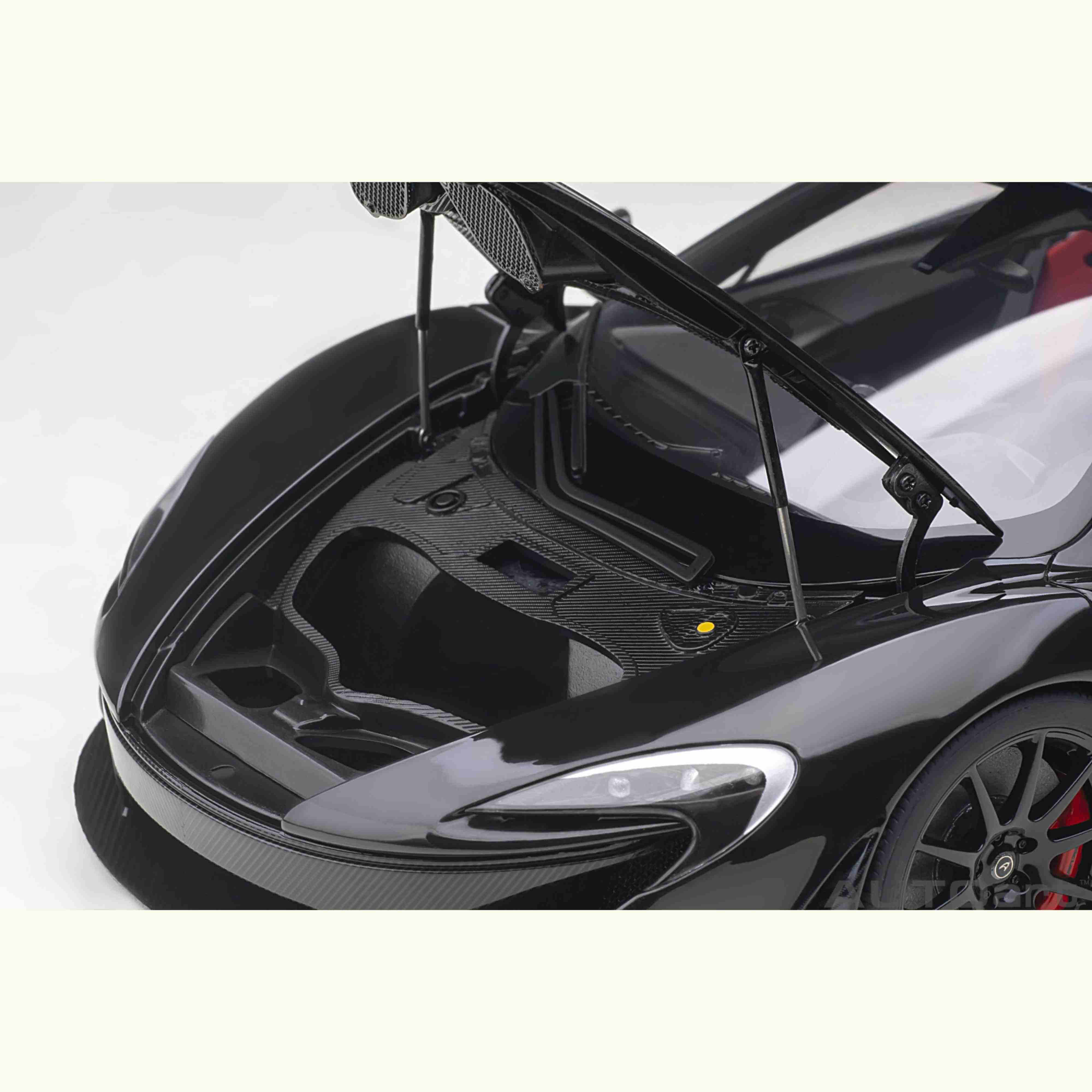 McLaren P1 2013 Fire Black / Intérieur Rouge-Noir 1/18 - Image 8