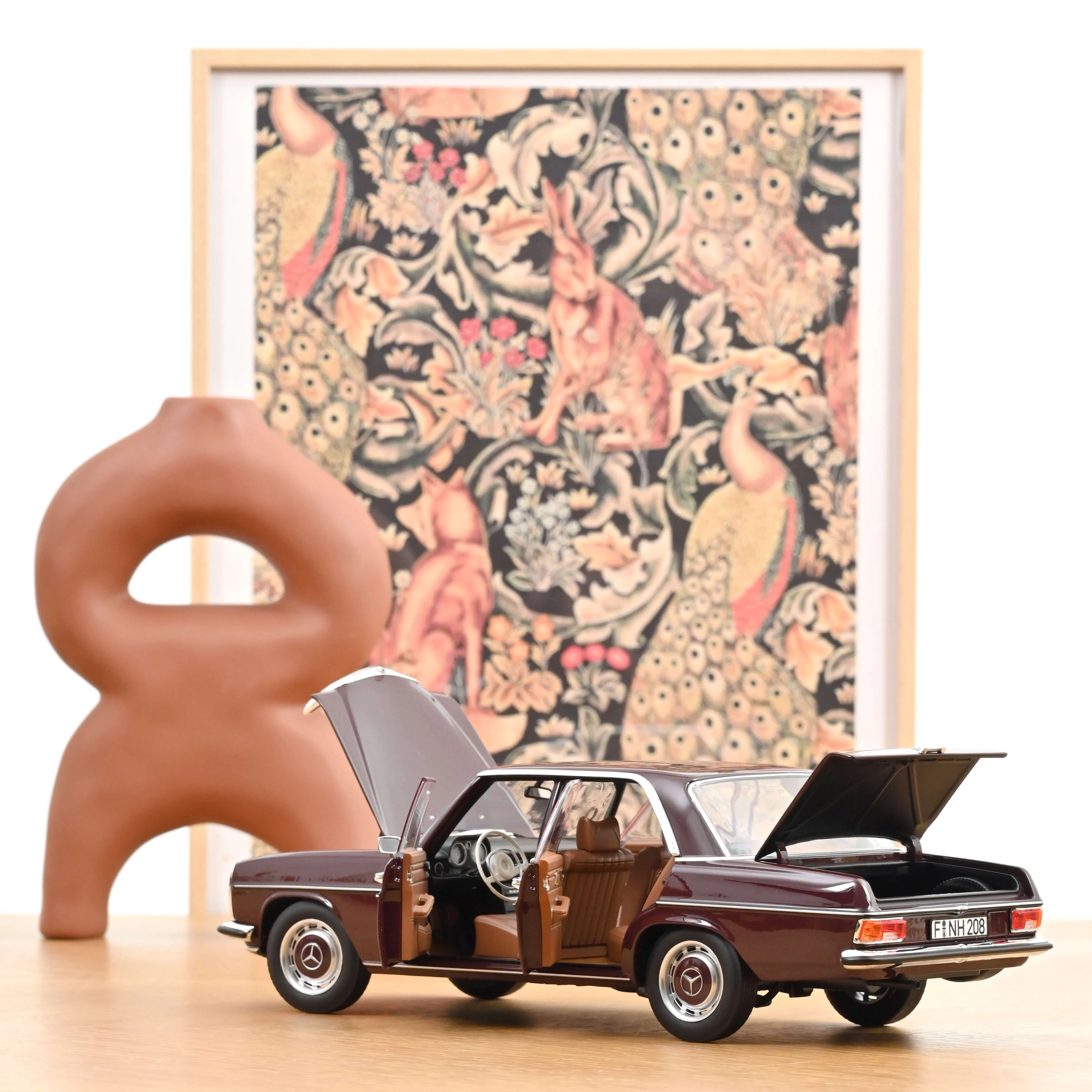 Mercedes-Benz 200 1968 Rougebrun foncé 1/18 - Image 2
