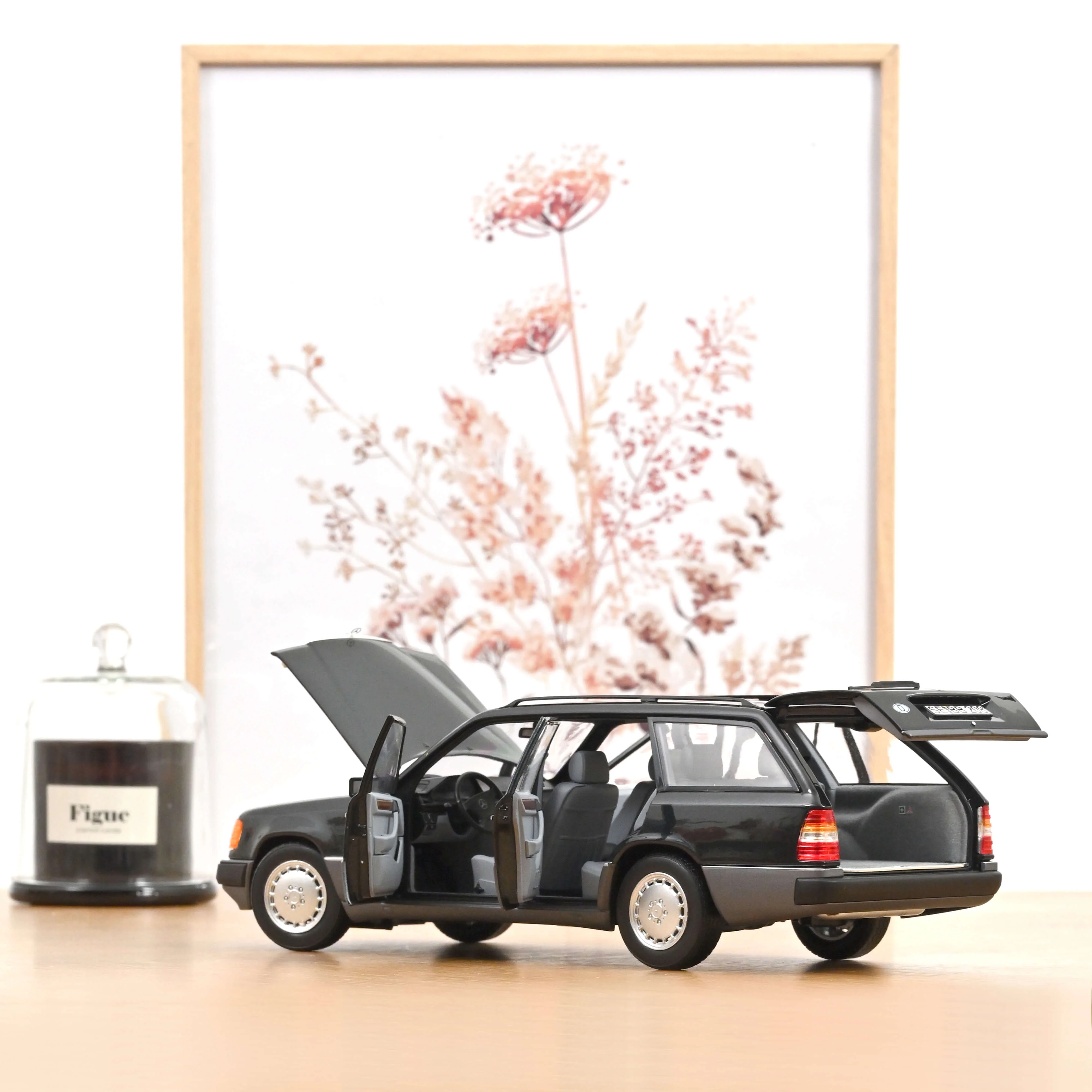 Mercedes-Benz 300 D Modele T 1990 Bleu-Noir métallisé 1/18 - Image 2