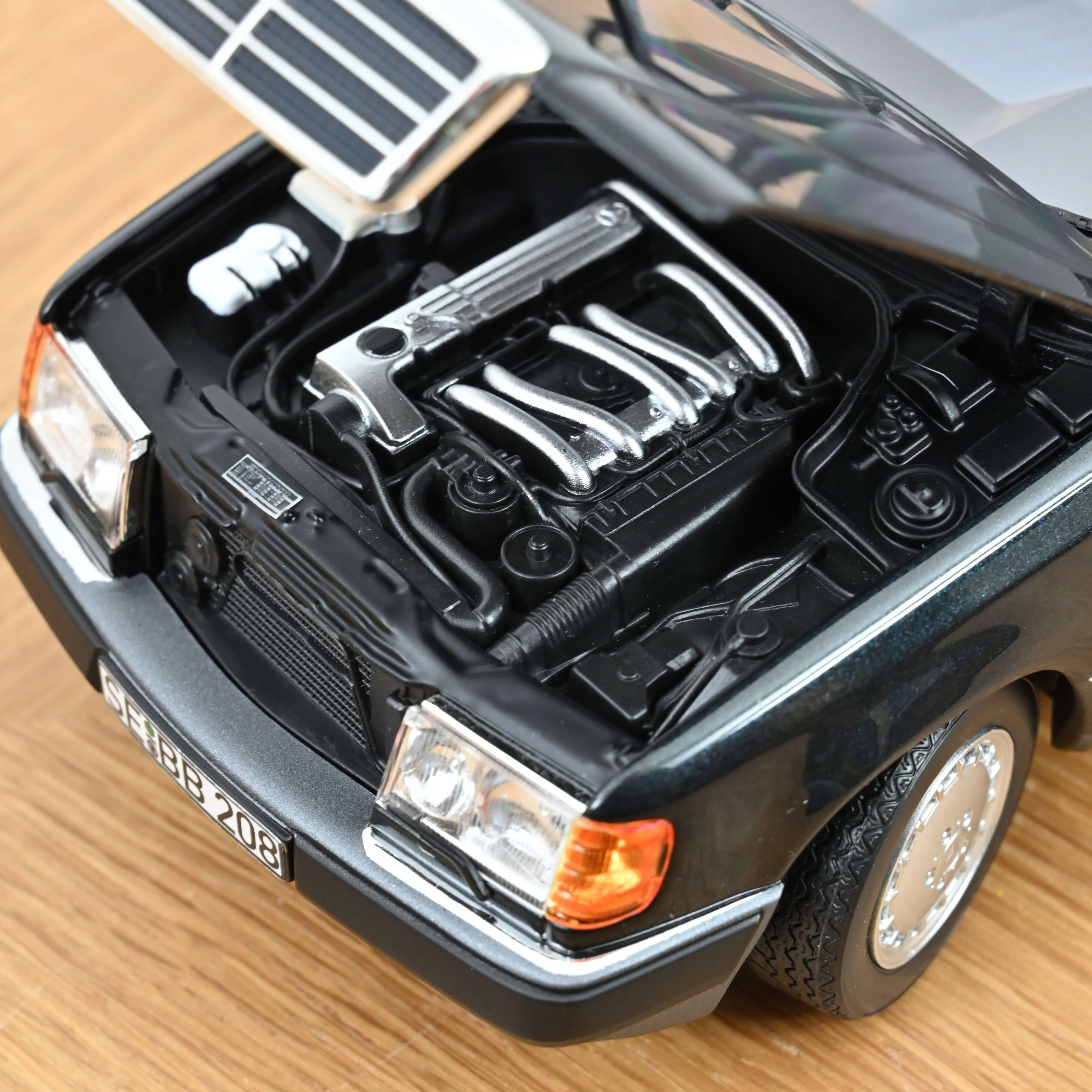 Mercedes-Benz 300 D Modele T 1990 Bleu-Noir métallisé 1/18 - Image 5