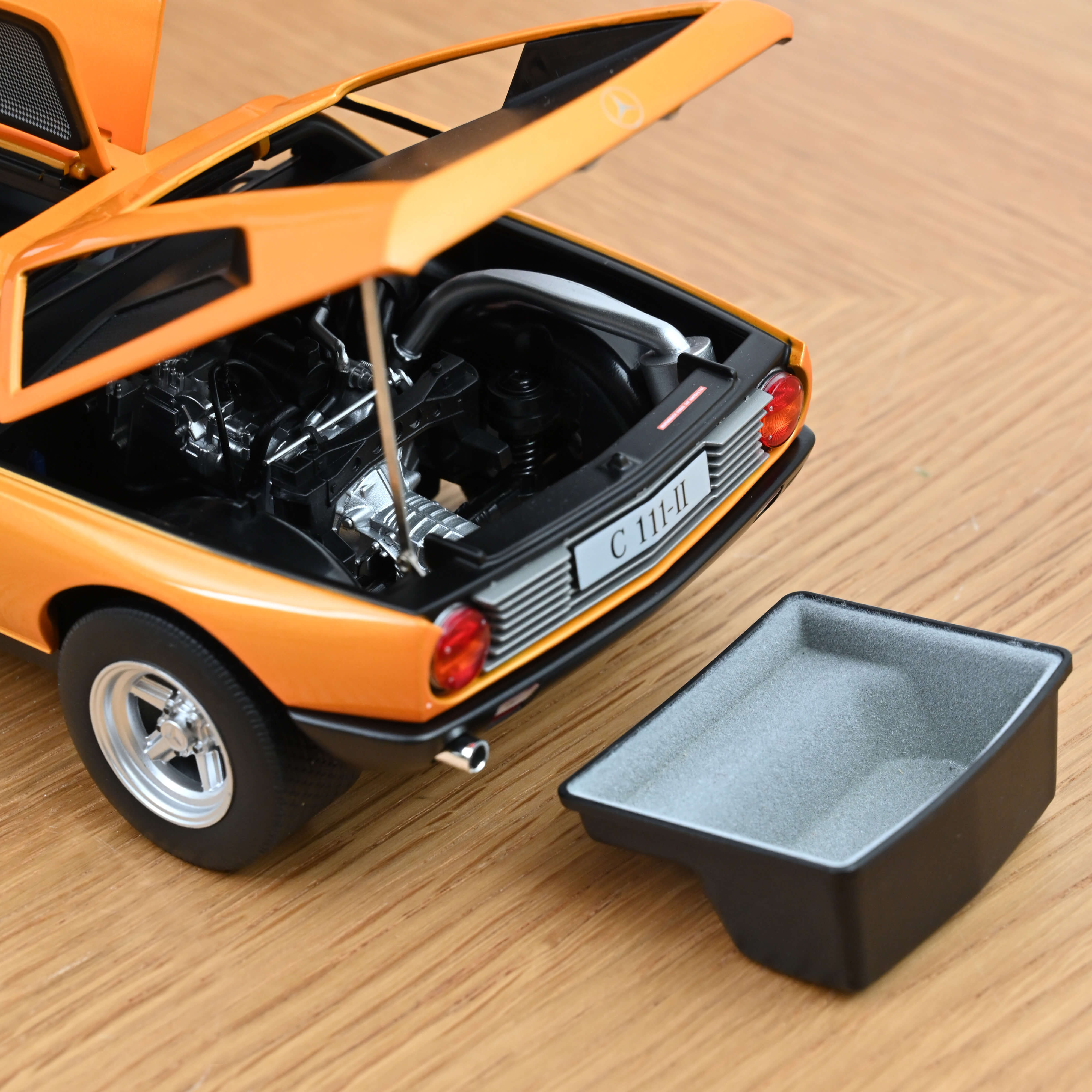 Mercedes-Benz C 111 / II 1970 Weissherbs métallisé 1/18 - Image 10