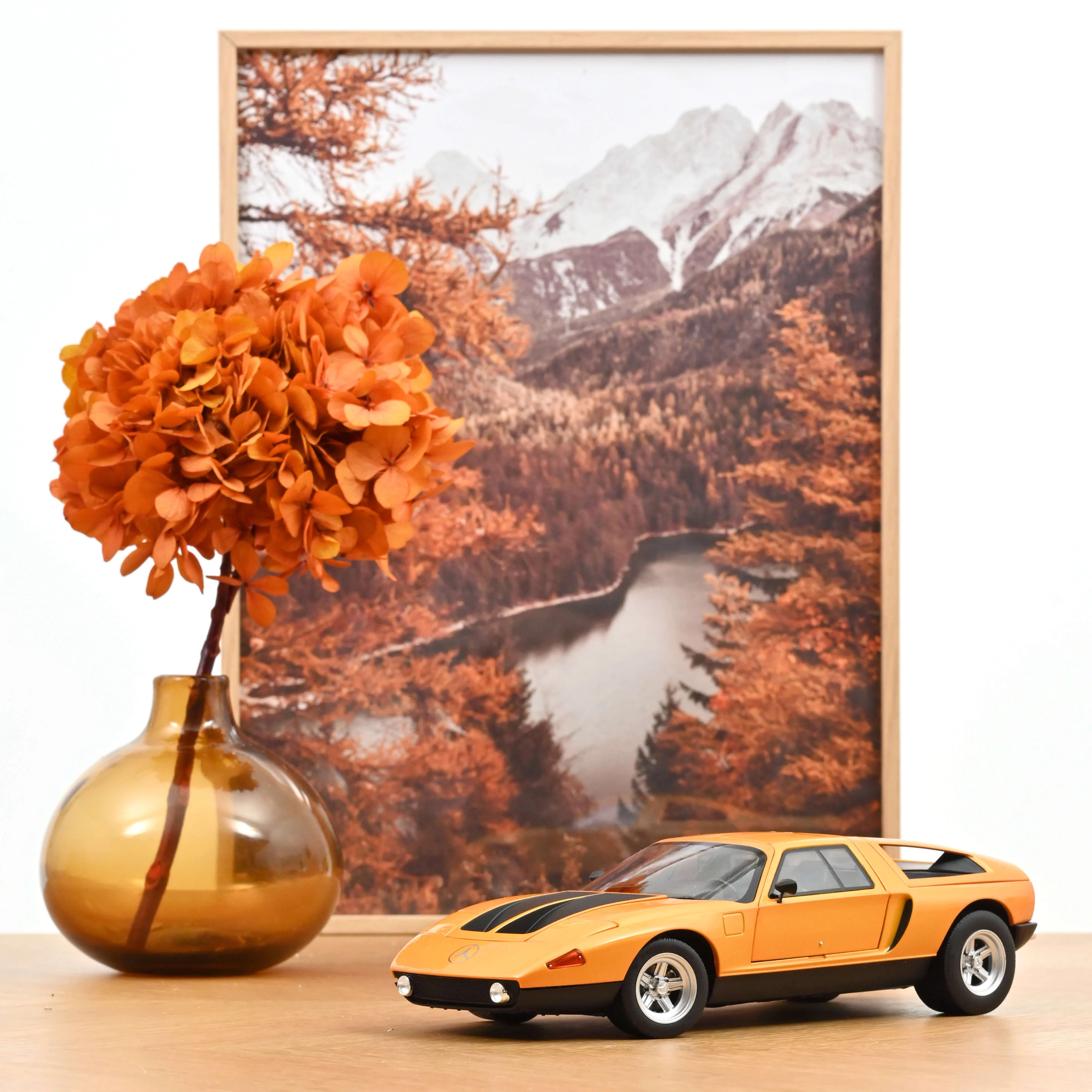 Mercedes-Benz C 111 / II 1970 Weissherbs métallisé 1/18 - Image 2