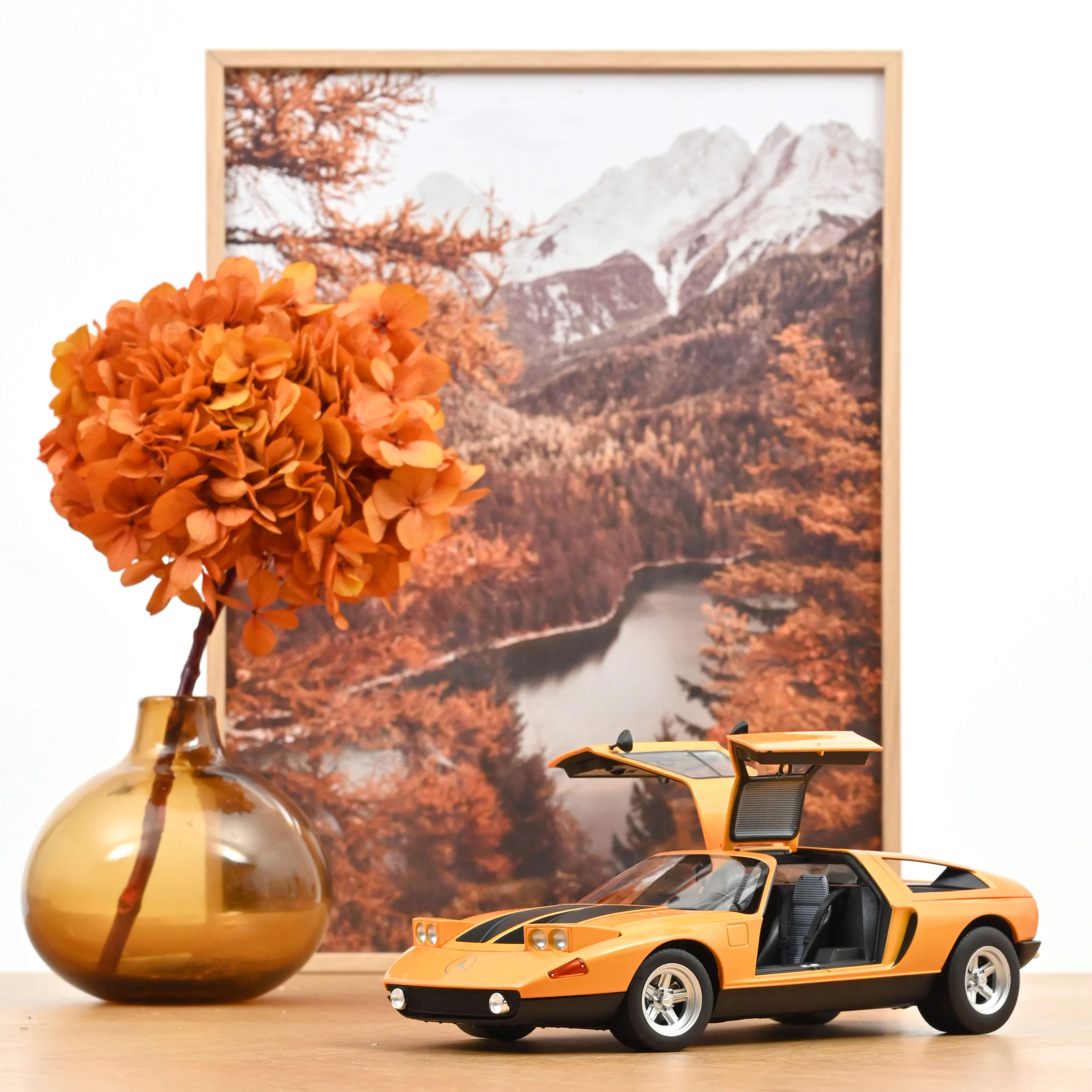 Mercedes-Benz C 111 / II 1970 Weissherbs métallisé 1/18 - Image 3