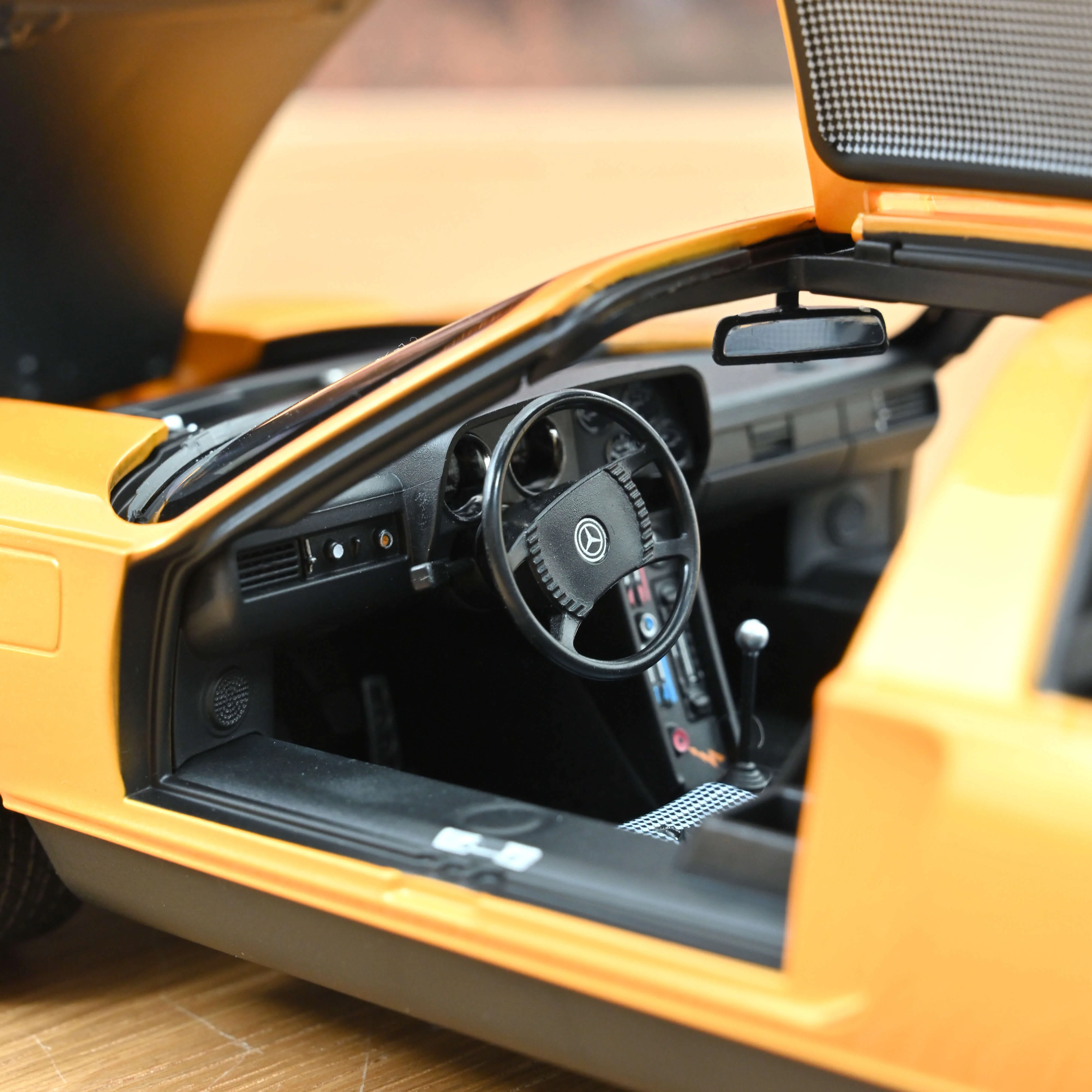 Mercedes-Benz C 111 / II 1970 Weissherbs métallisé 1/18 - Image 6