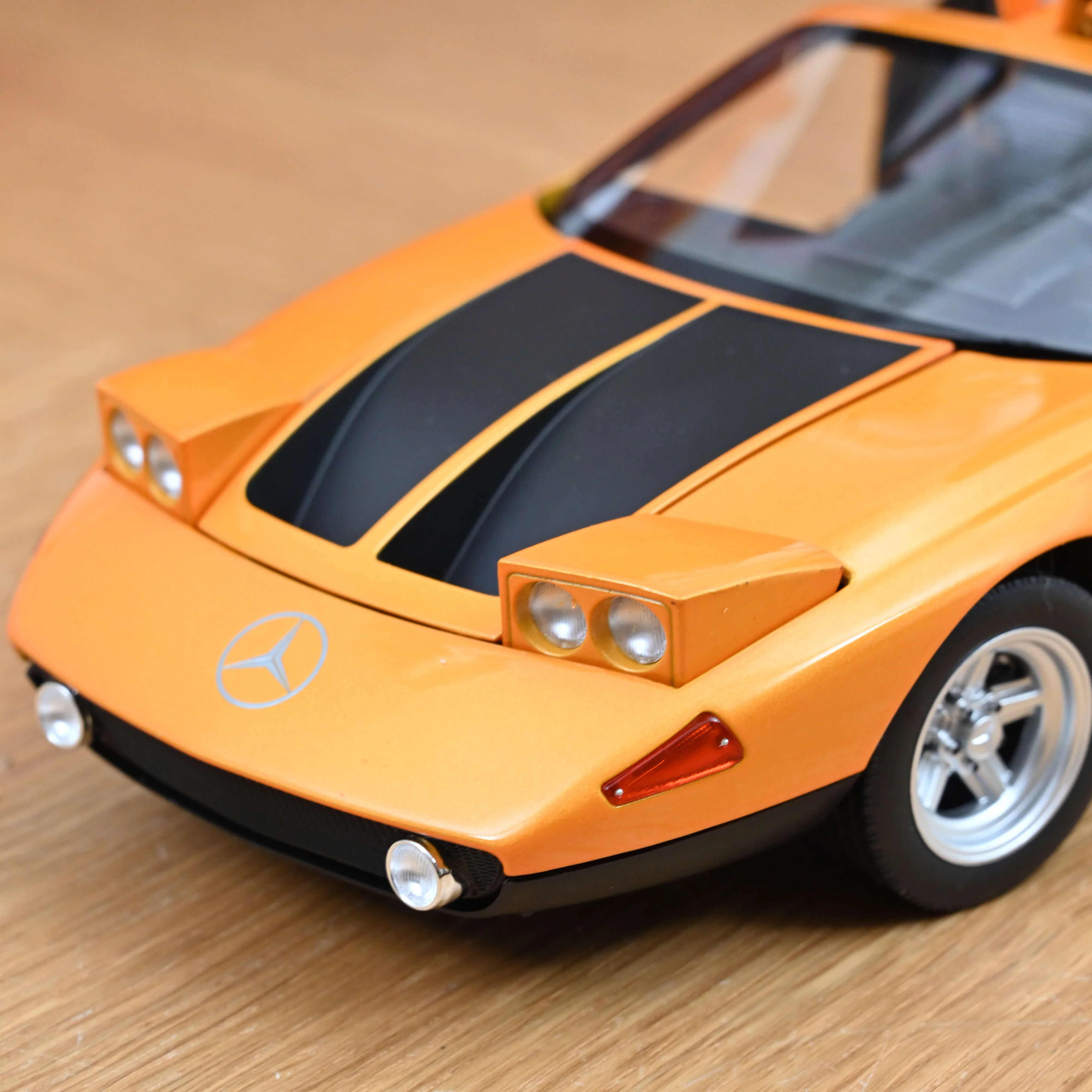 Mercedes-Benz C 111 / II 1970 Weissherbs métallisé 1/18 - Image 8