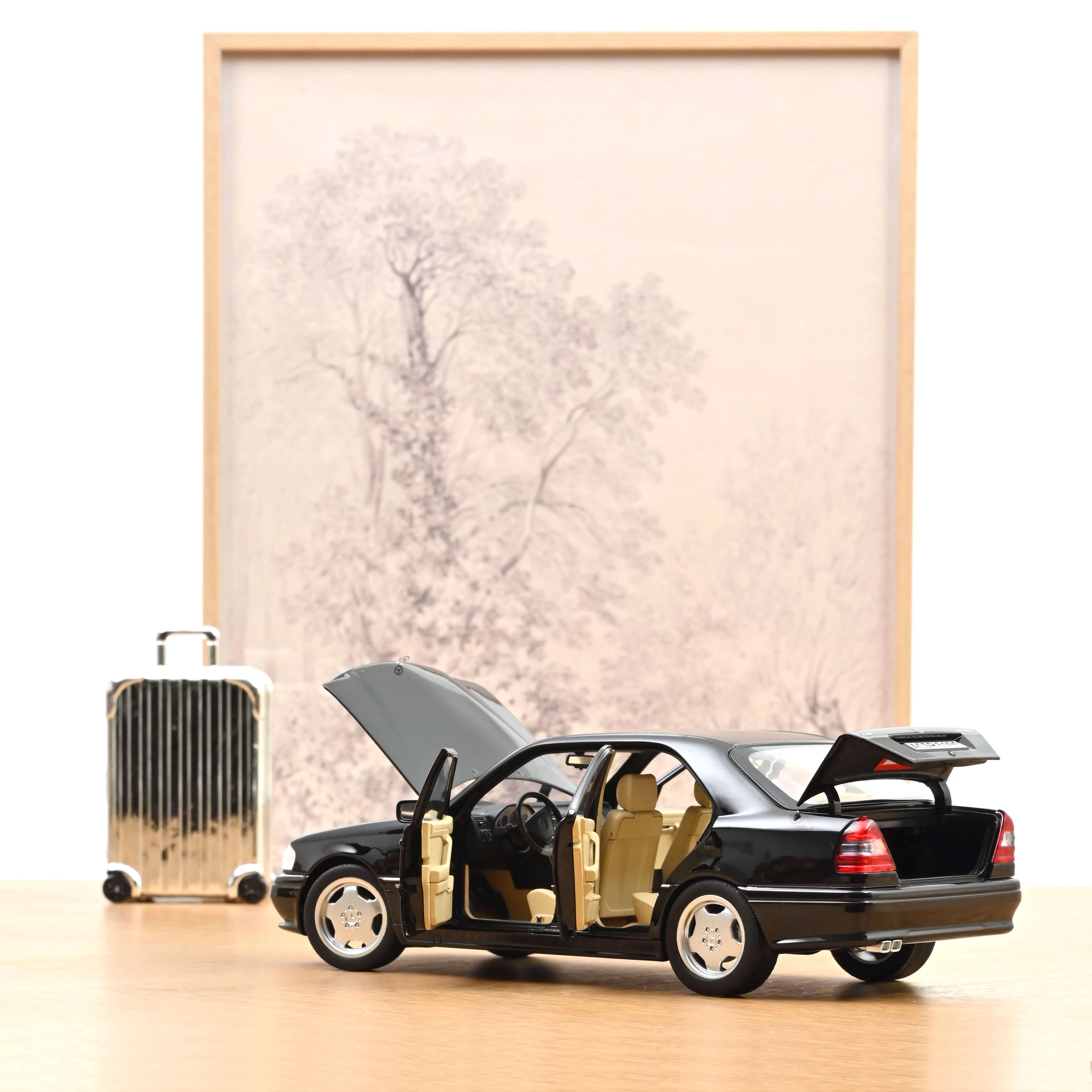 Mercedes-Benz C36 AMG 1993 Noir Obsidian métallisé 1/18 - Image 2