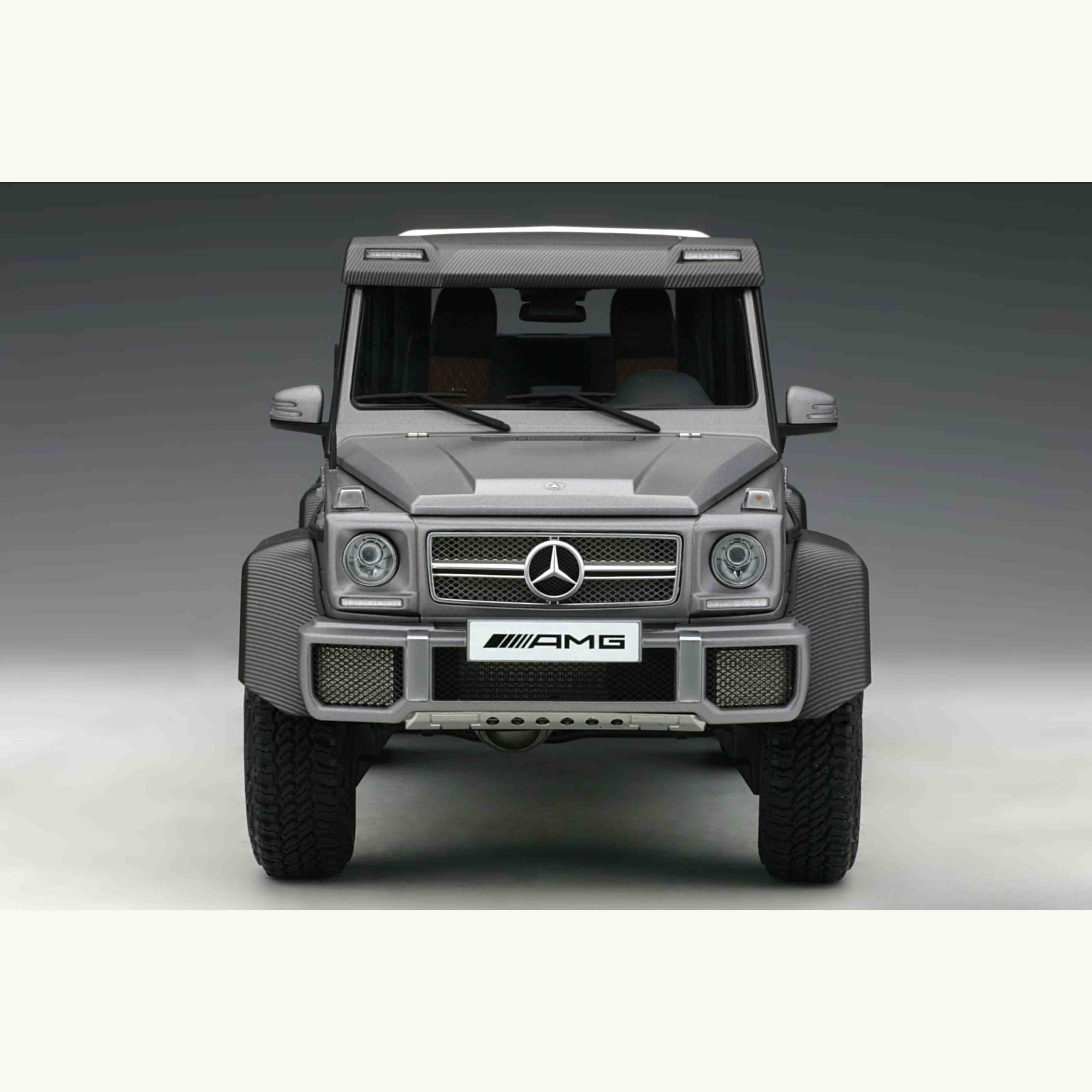 Mercedes-Benz G 63 AMG 6x6 2013 Designo Platinum Magno / Gris 1/18 - Image 4
