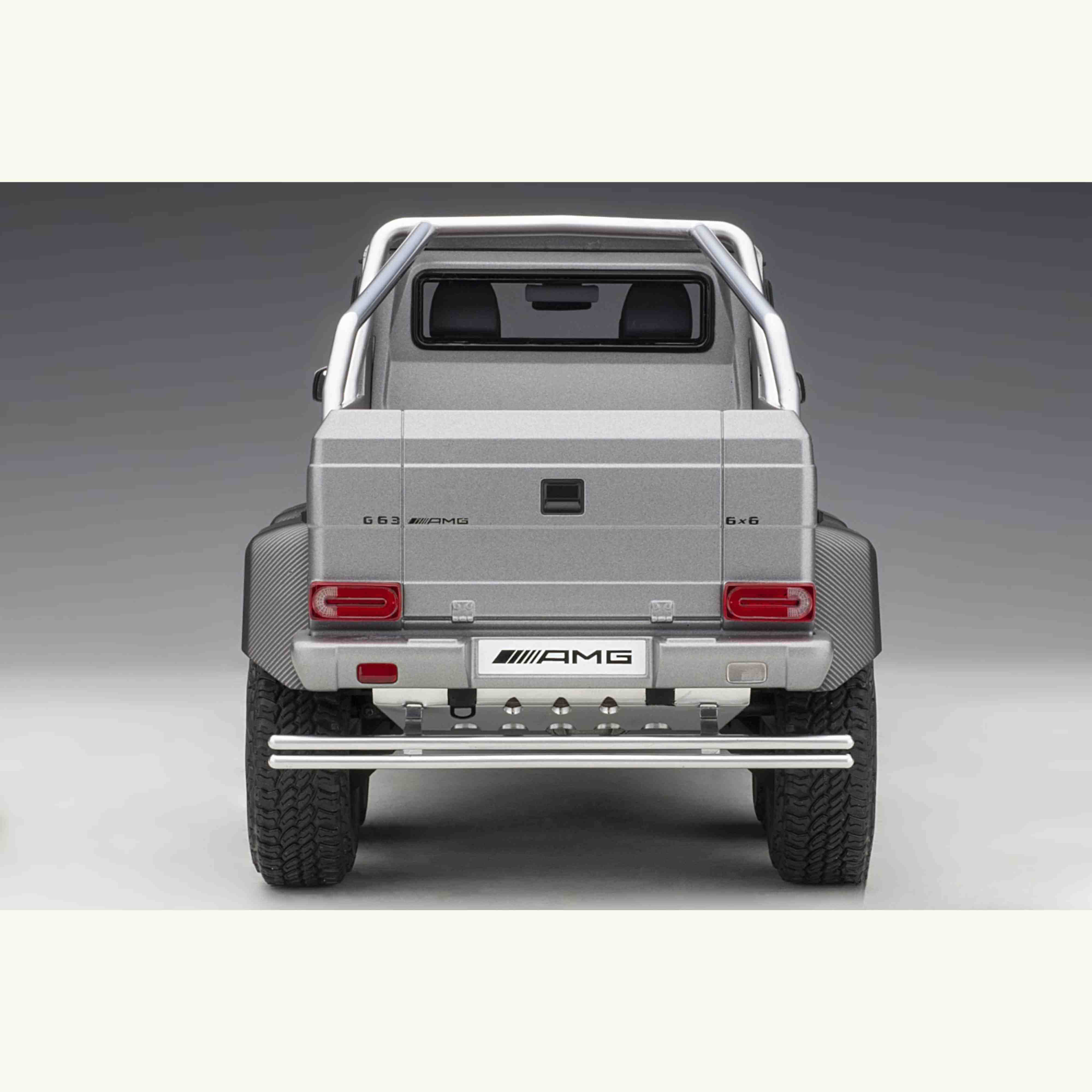 Mercedes-Benz G 63 AMG 6x6 2013 Designo Platinum Magno / Gris 1/18 - Image 5