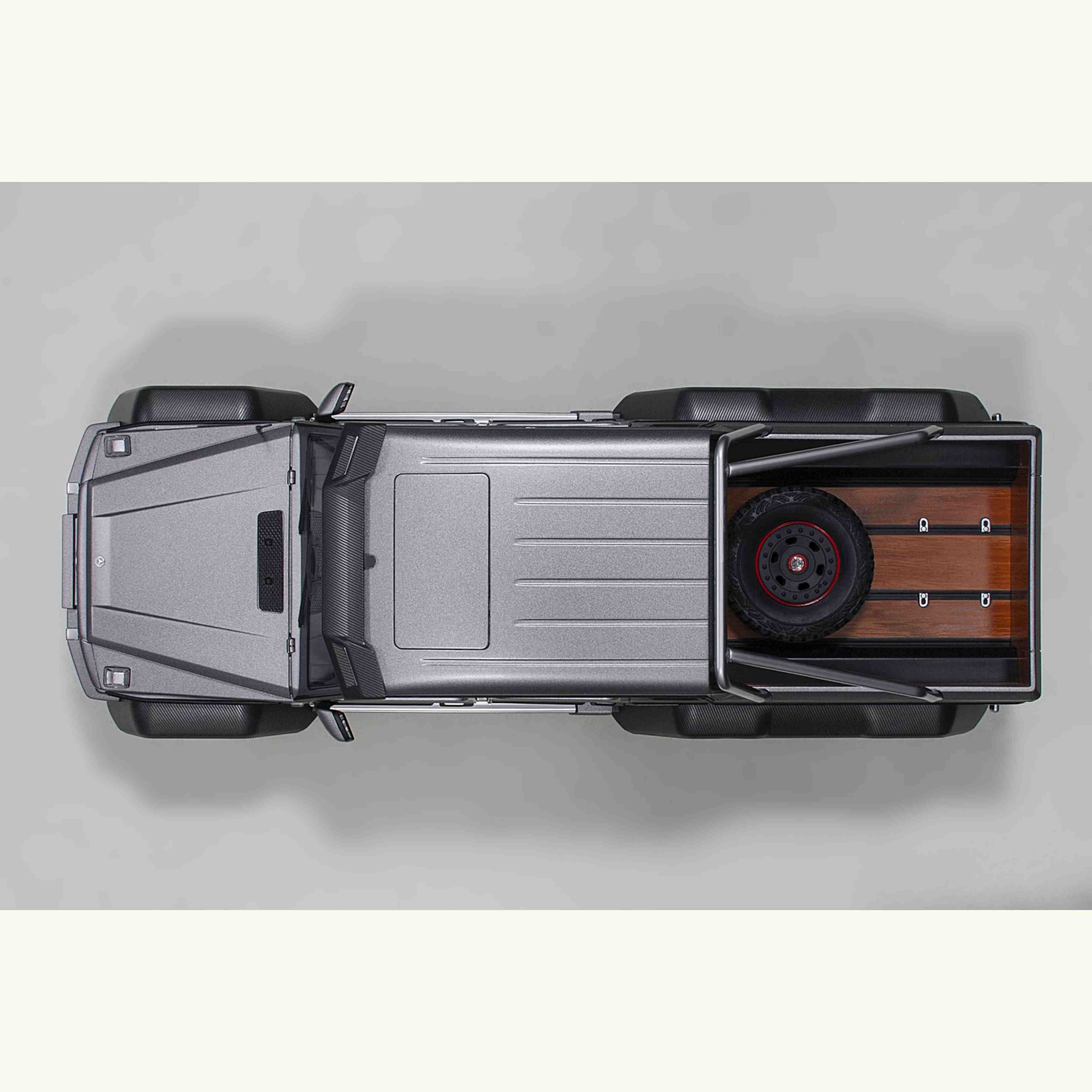 Mercedes-Benz G 63 AMG 6x6 2013 Designo Platinum Magno / Gris 1/18 - Image 6