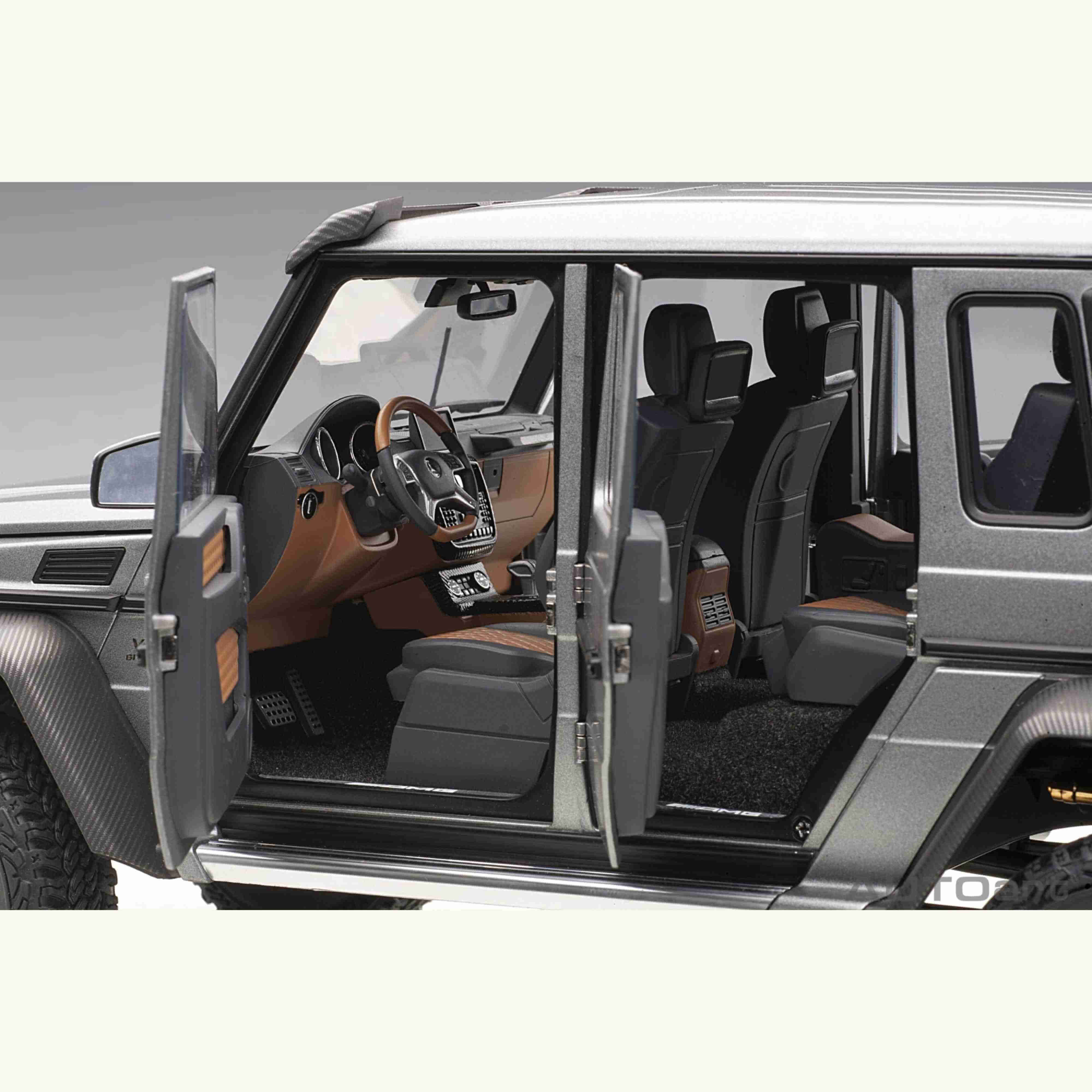 Mercedes-Benz G 63 AMG 6x6 2013 Designo Platinum Magno / Gris 1/18 - Image 7