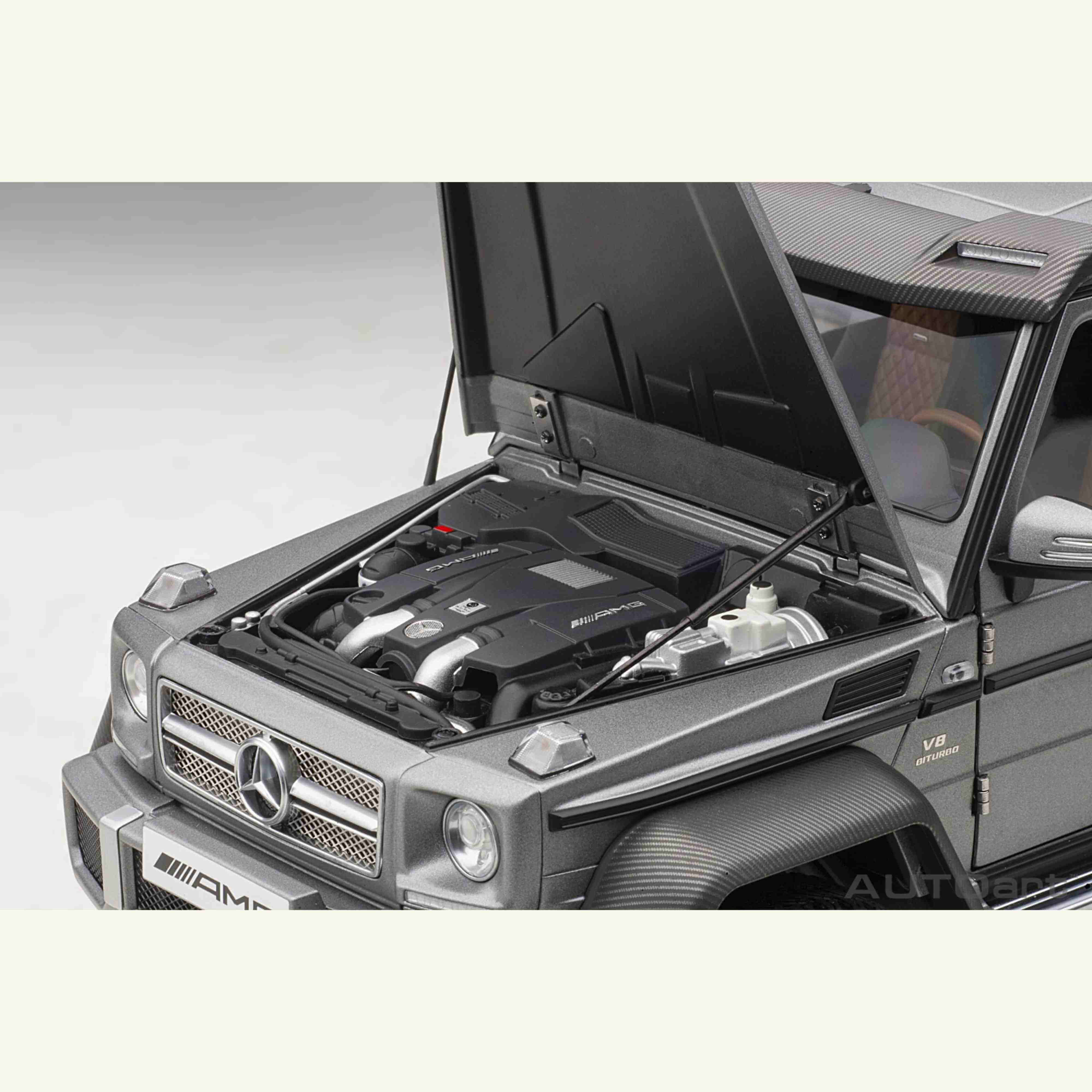 Mercedes-Benz G 63 AMG 6x6 2013 Designo Platinum Magno / Gris 1/18 - Image 8