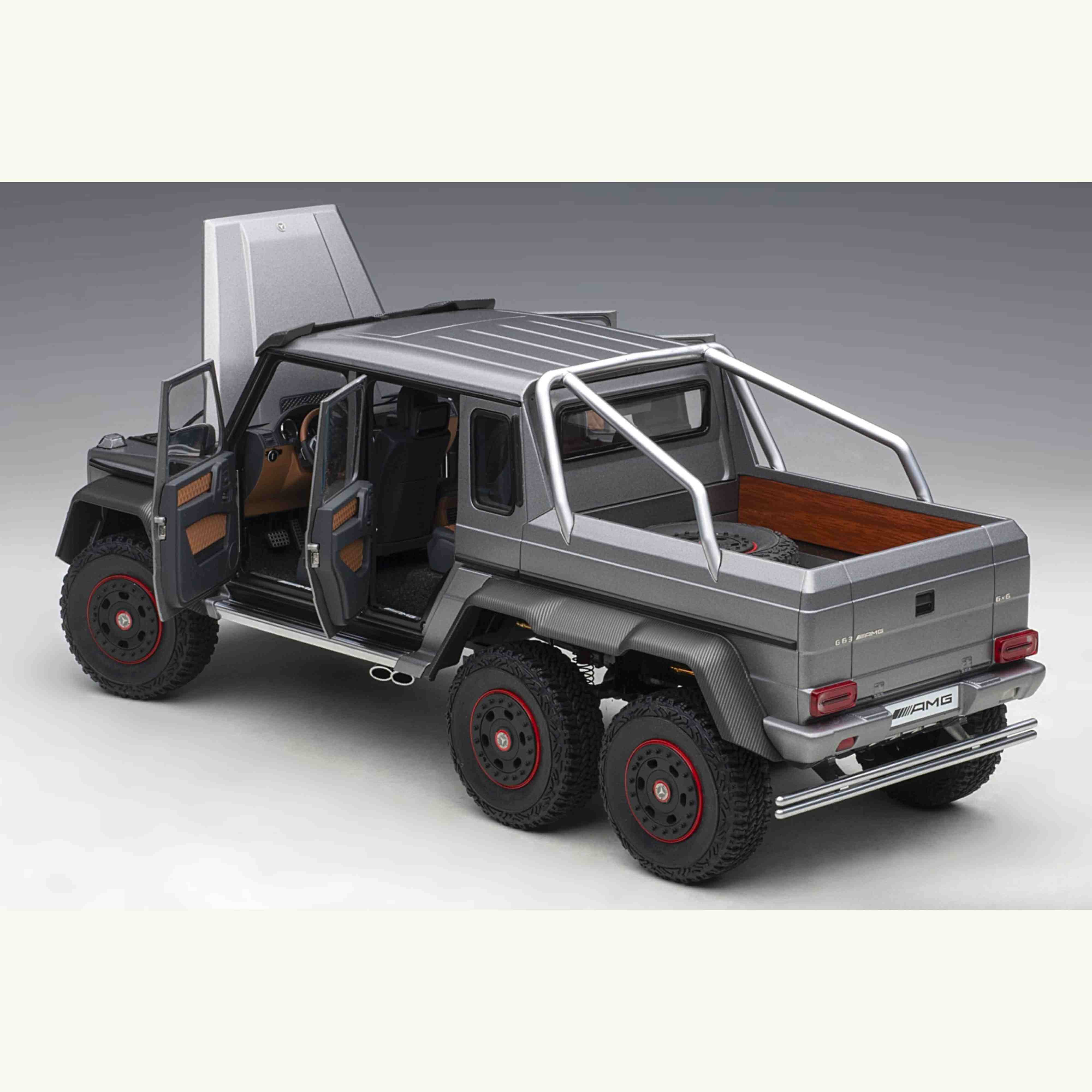 Mercedes-Benz G 63 AMG 6x6 2013 Designo Platinum Magno / Gris 1/18 - Image 9