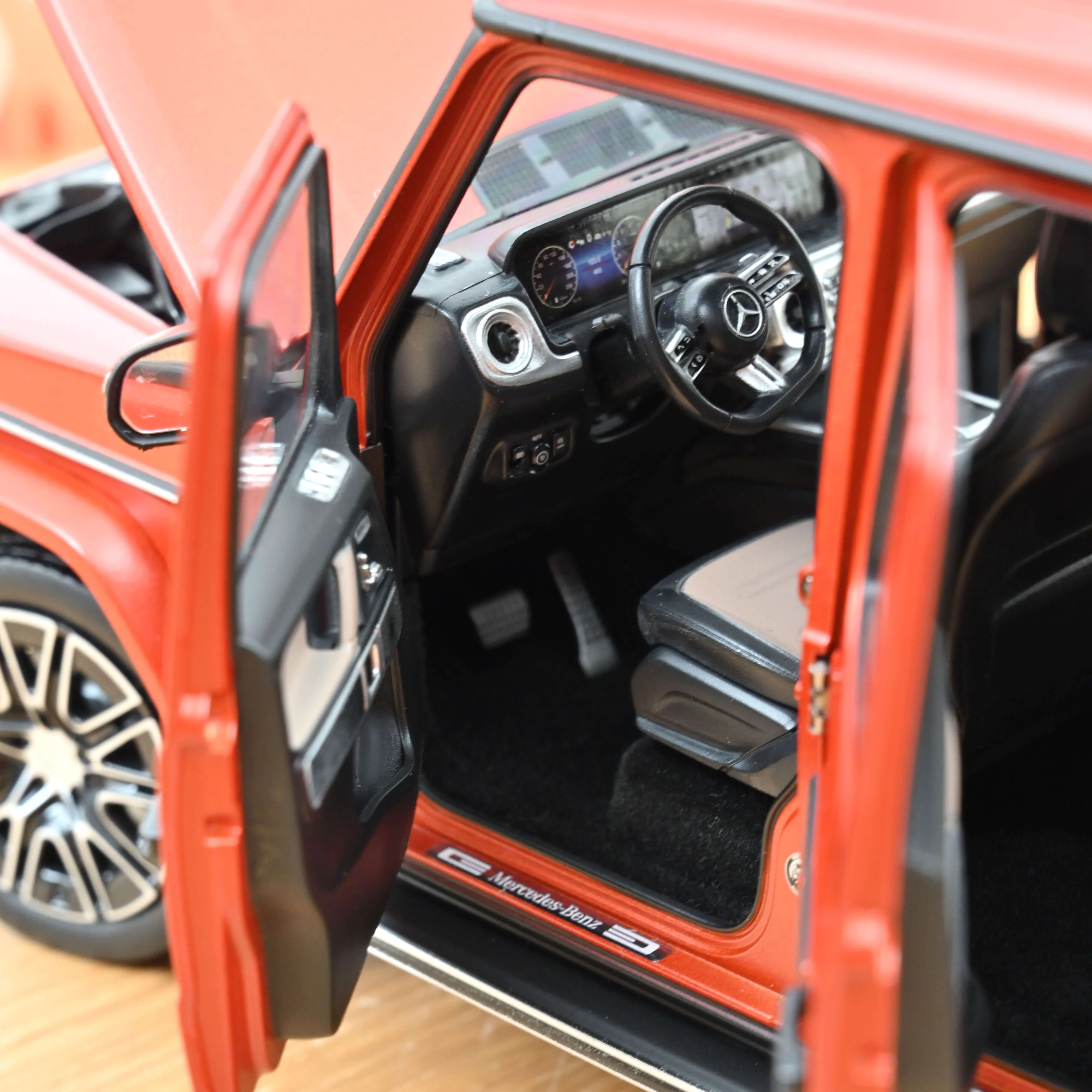 Mercedes-Benz G-Class 2024 Cuivre Orange mat 1/18 - Image 5