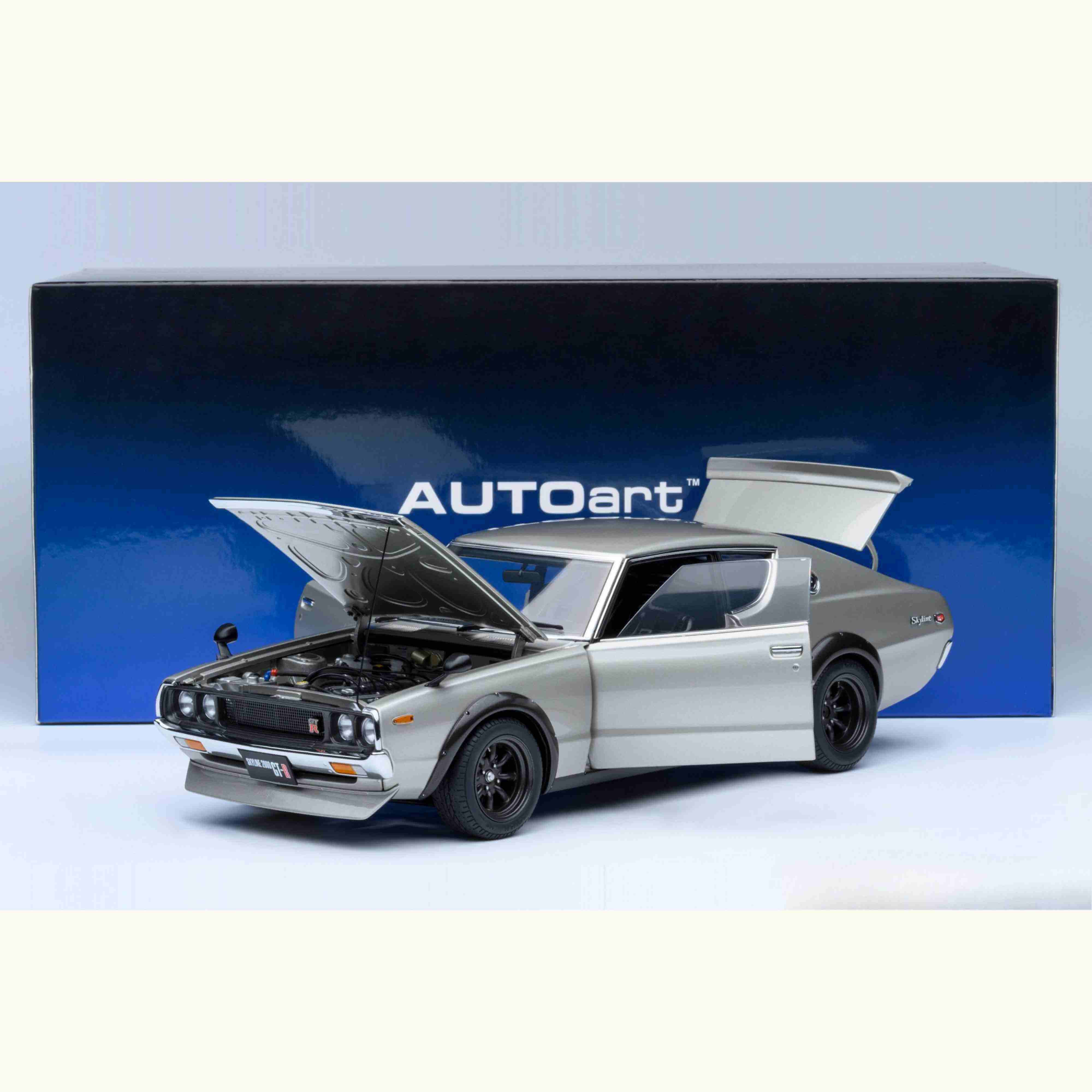 Nissan Skyline 2000 GT-R 1973 (KPGC110) Version Tuned Argent 1/18 - Image 12