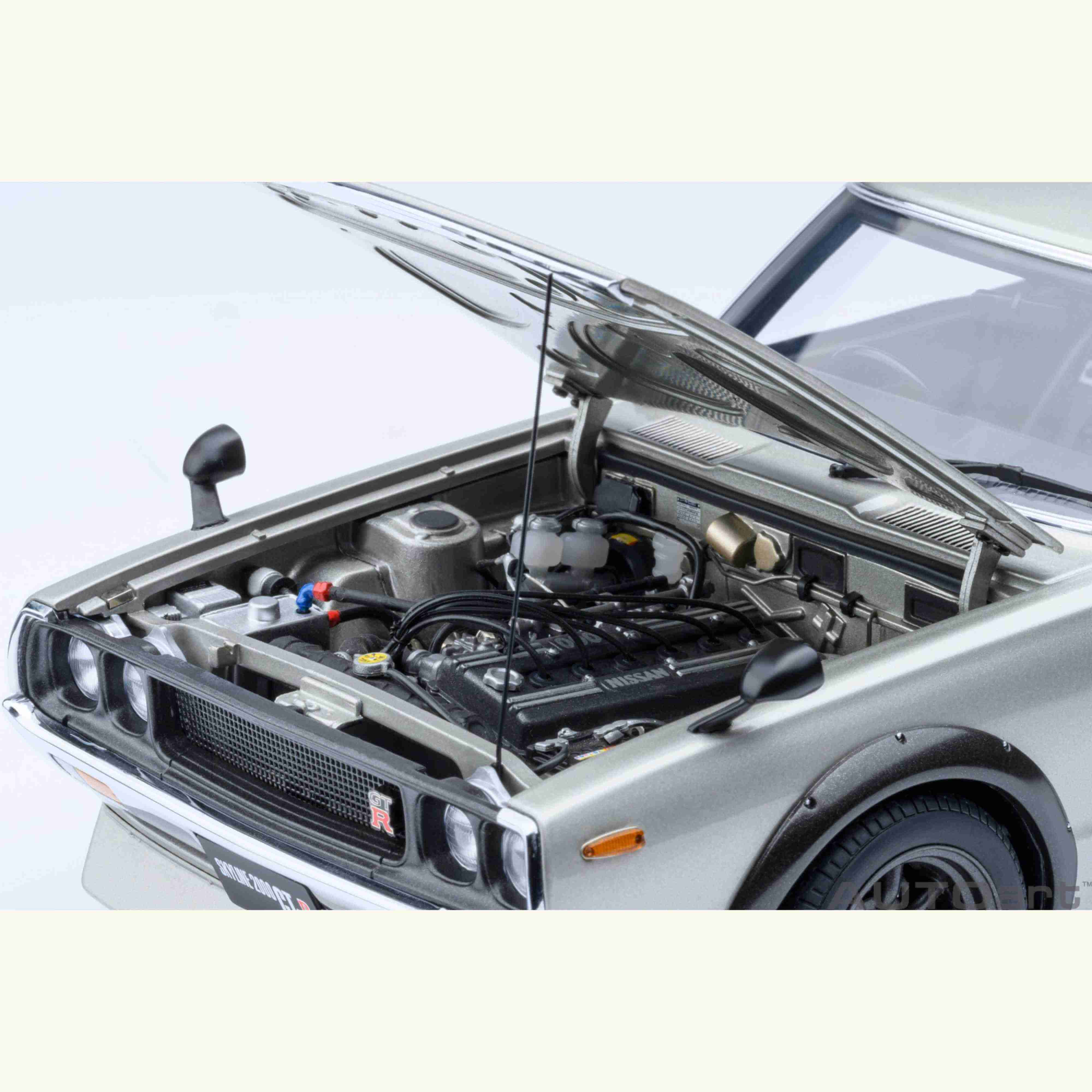 Nissan Skyline 2000 GT-R 1973 (KPGC110) Version Tuned Argent 1/18 - Image 8