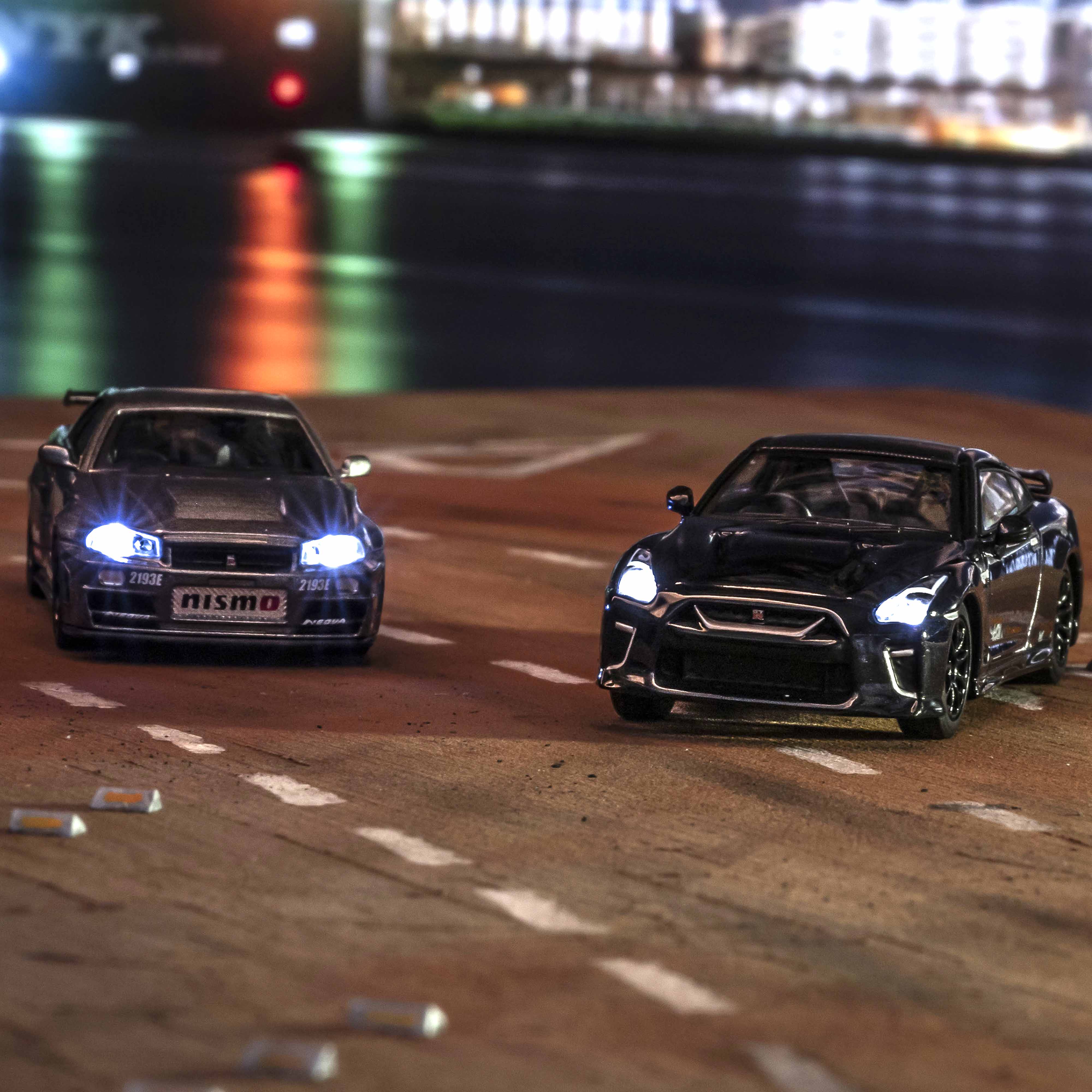 Nissan Skyline GT-R avec LED Gris 1/64 - Image 6