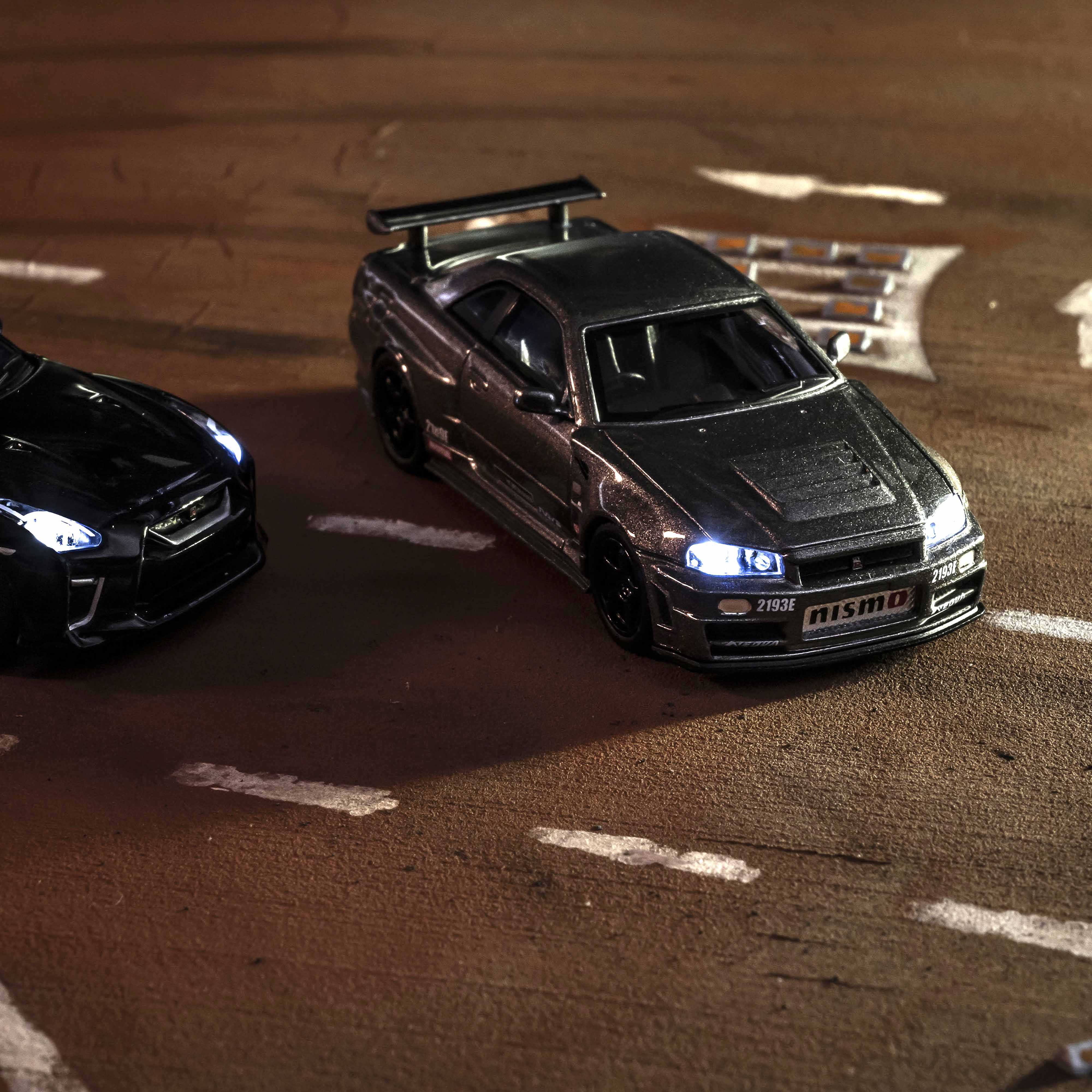 Nissan Skyline GT-R avec LED Gris 1/64 - Image 7